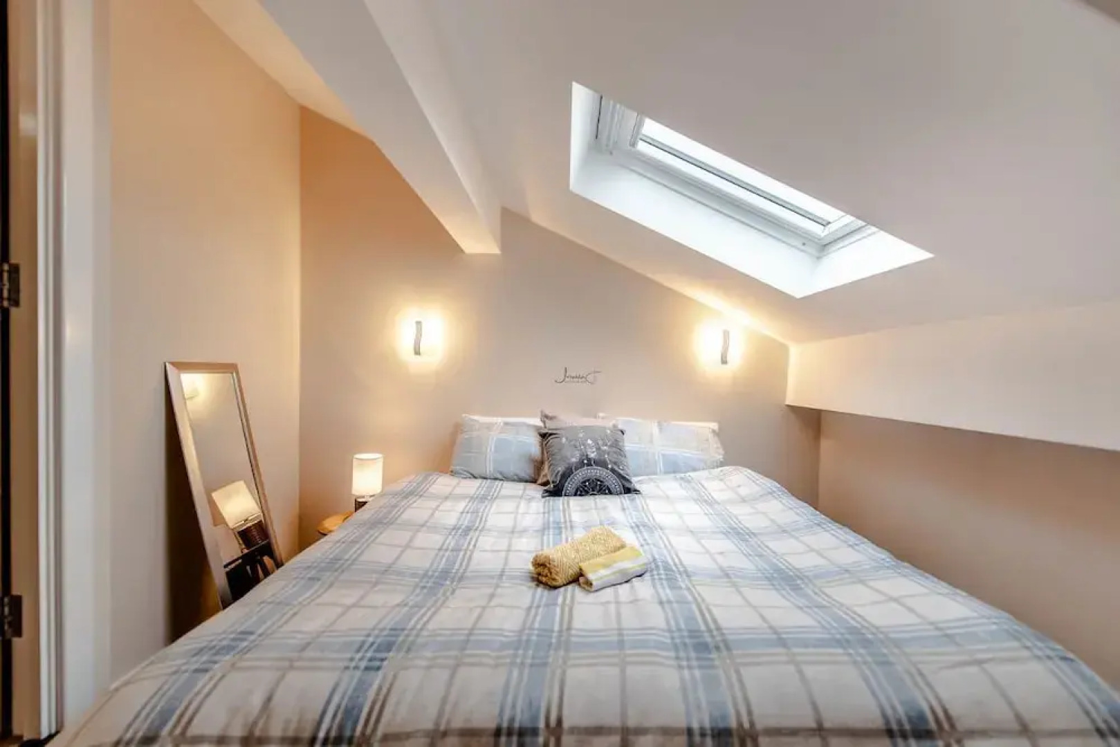 Infinity Apartments Metropolitan House 1