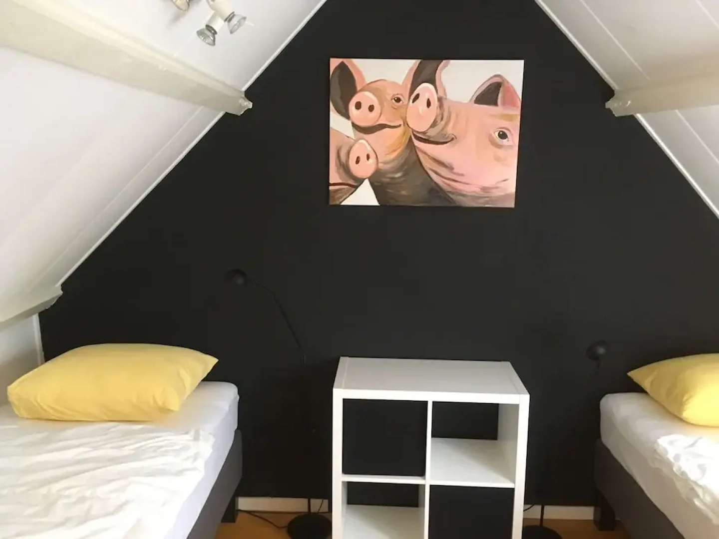 Charming 4-person Holiday Home in one of the Prettiest Spots of Ouddorp