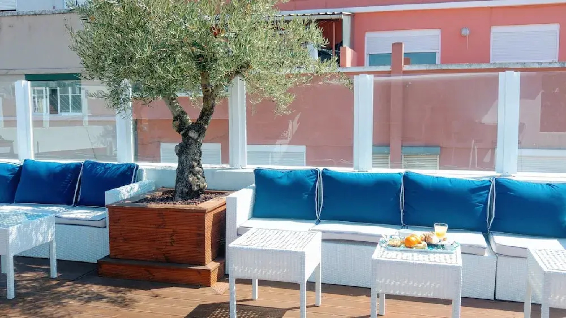 Lisbon Terrace Suites Apartment for Large Groups with Amazing Terrace