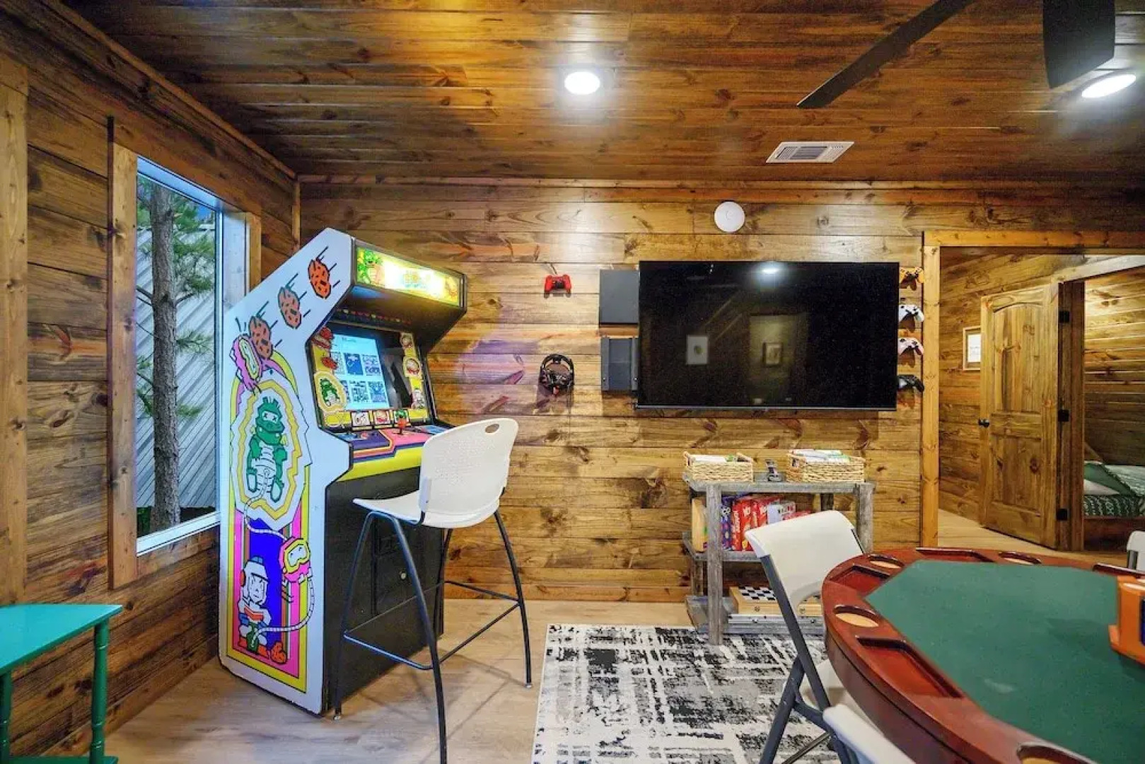 Broken Bow Home w/ Hot Tub, Game Room & EV Charger