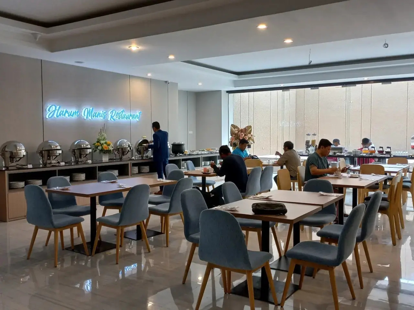 Front One King Hotel Tuban