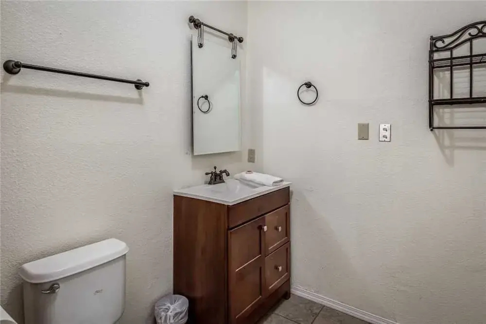 Blue Bear Retreat - Eight Bedroom Cabin