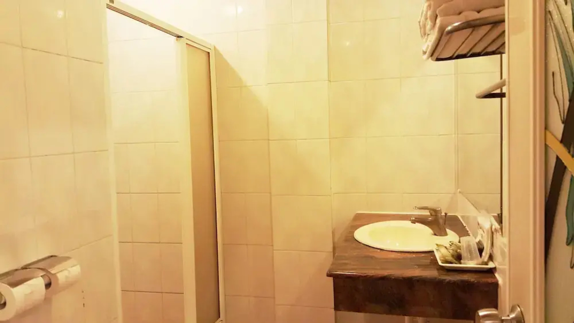 Yifeng Business Motel