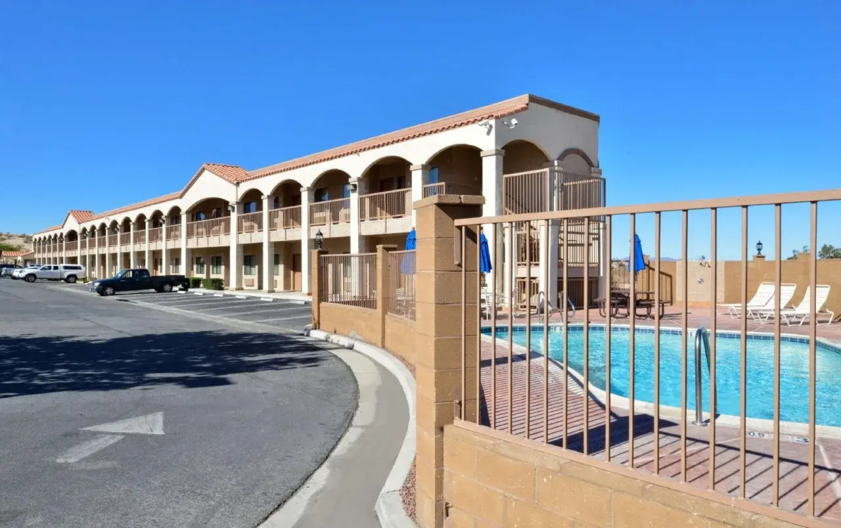 Starlight Inn & Suites Motel 29 Palms Joshua Tree National Park