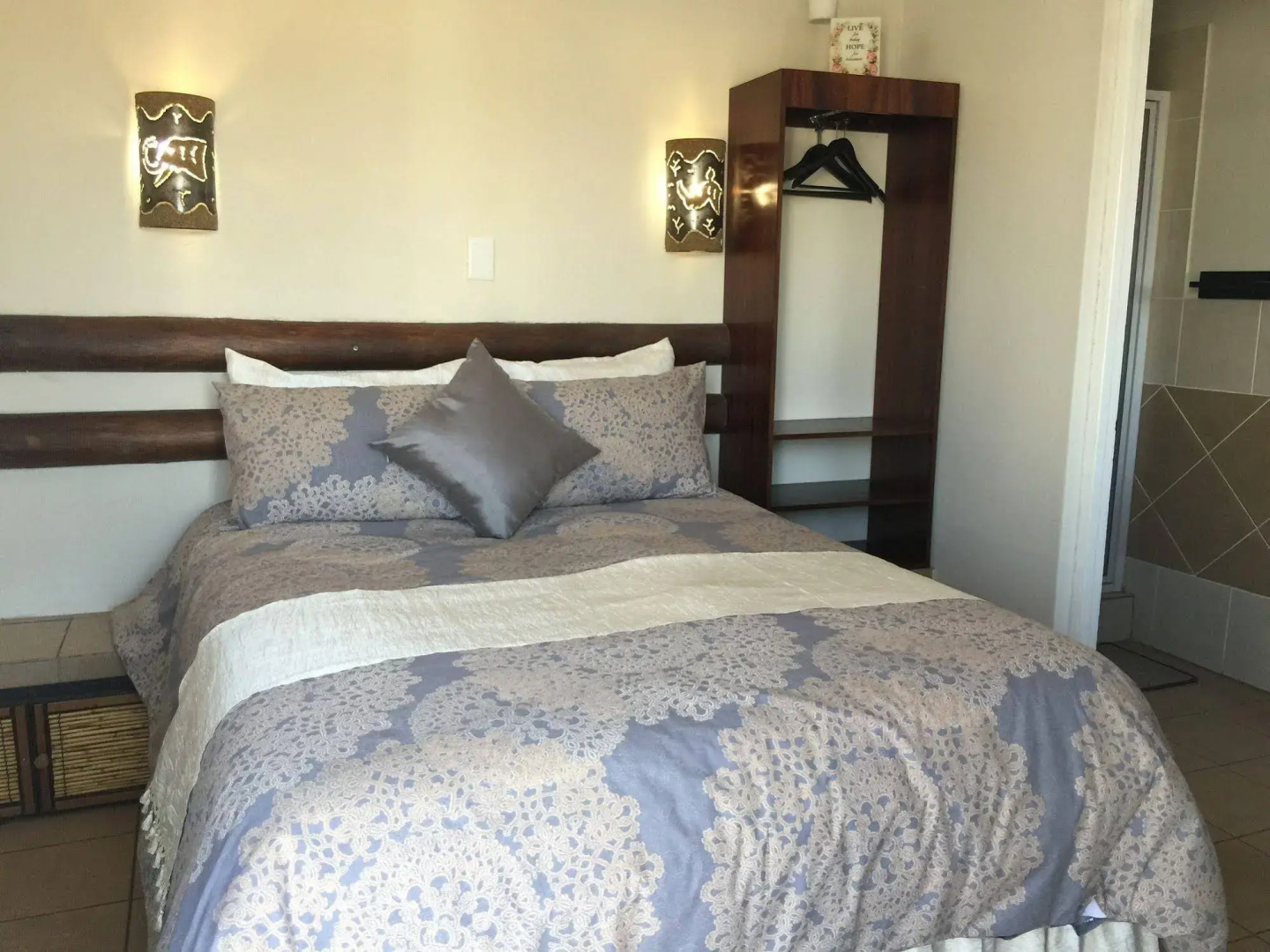 Leika Airport Lodge