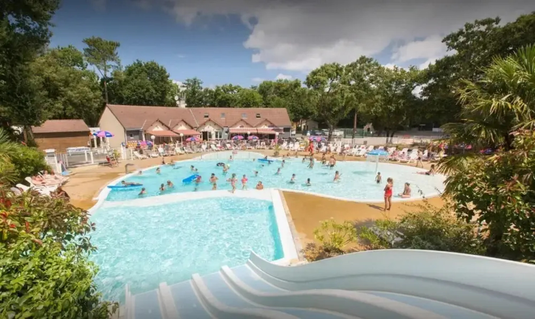 Bungalow With 3 Bedrooms in Saint-brevin-les-pins, With Pool Access, Furnished Garden and Wifi - 30 m From the Beach