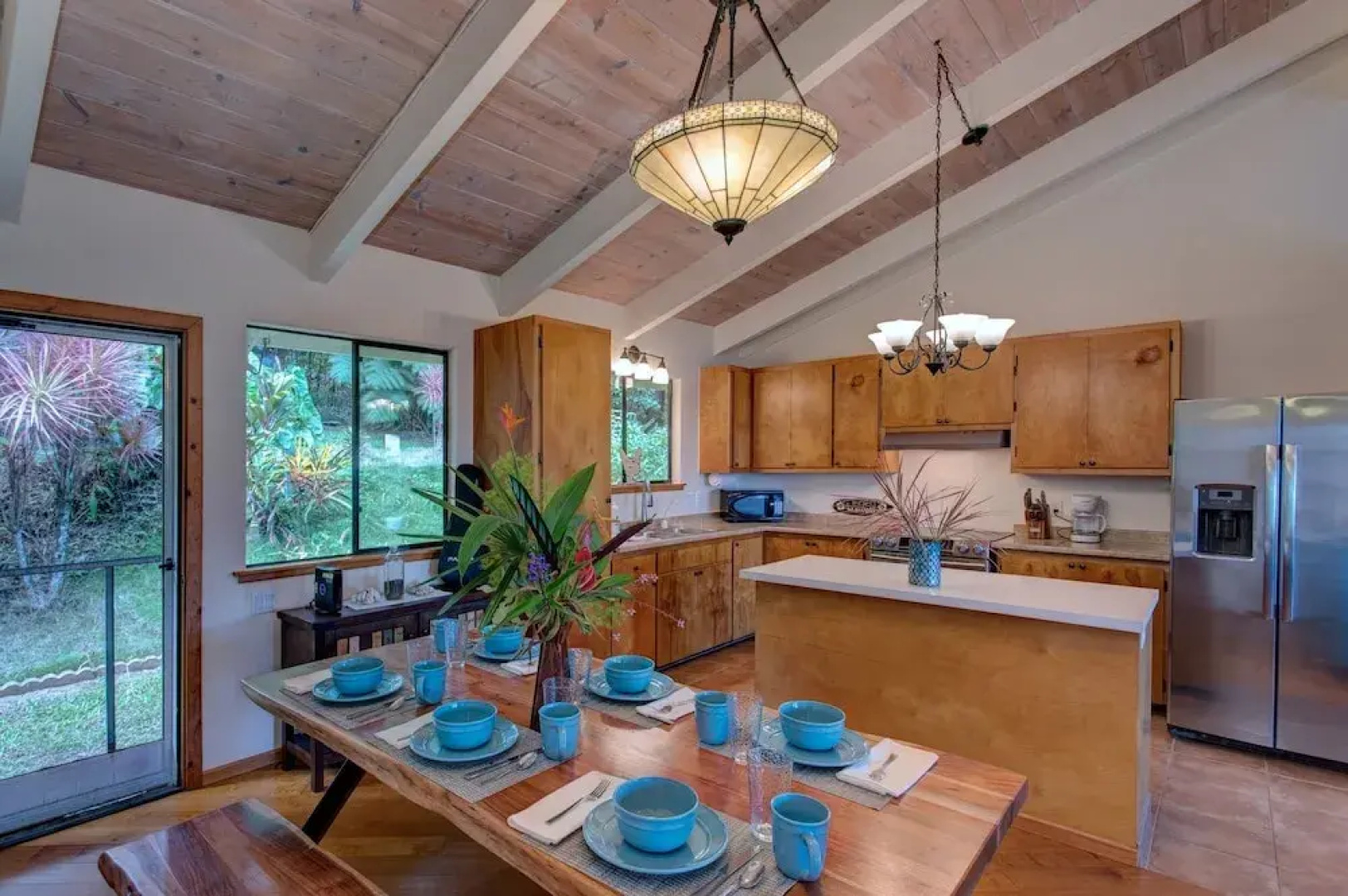 Hamakua Pukana La Hale 3 Bedroom Home by RedAwning
