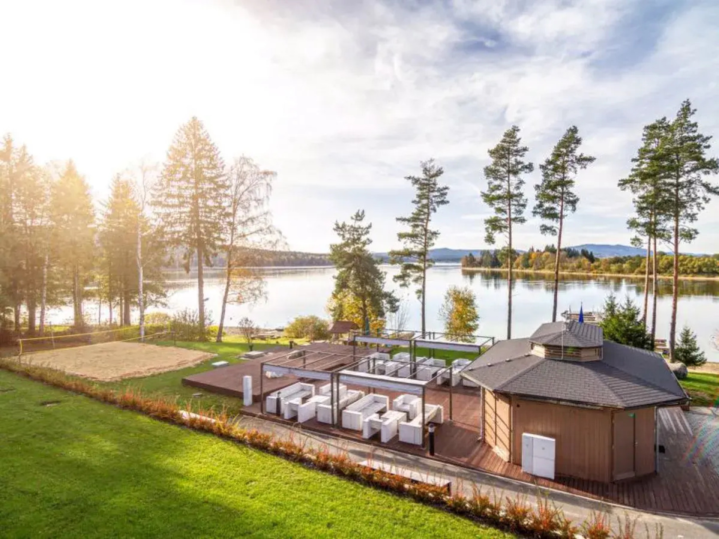 Lakeside Village 18 (+ sauna)