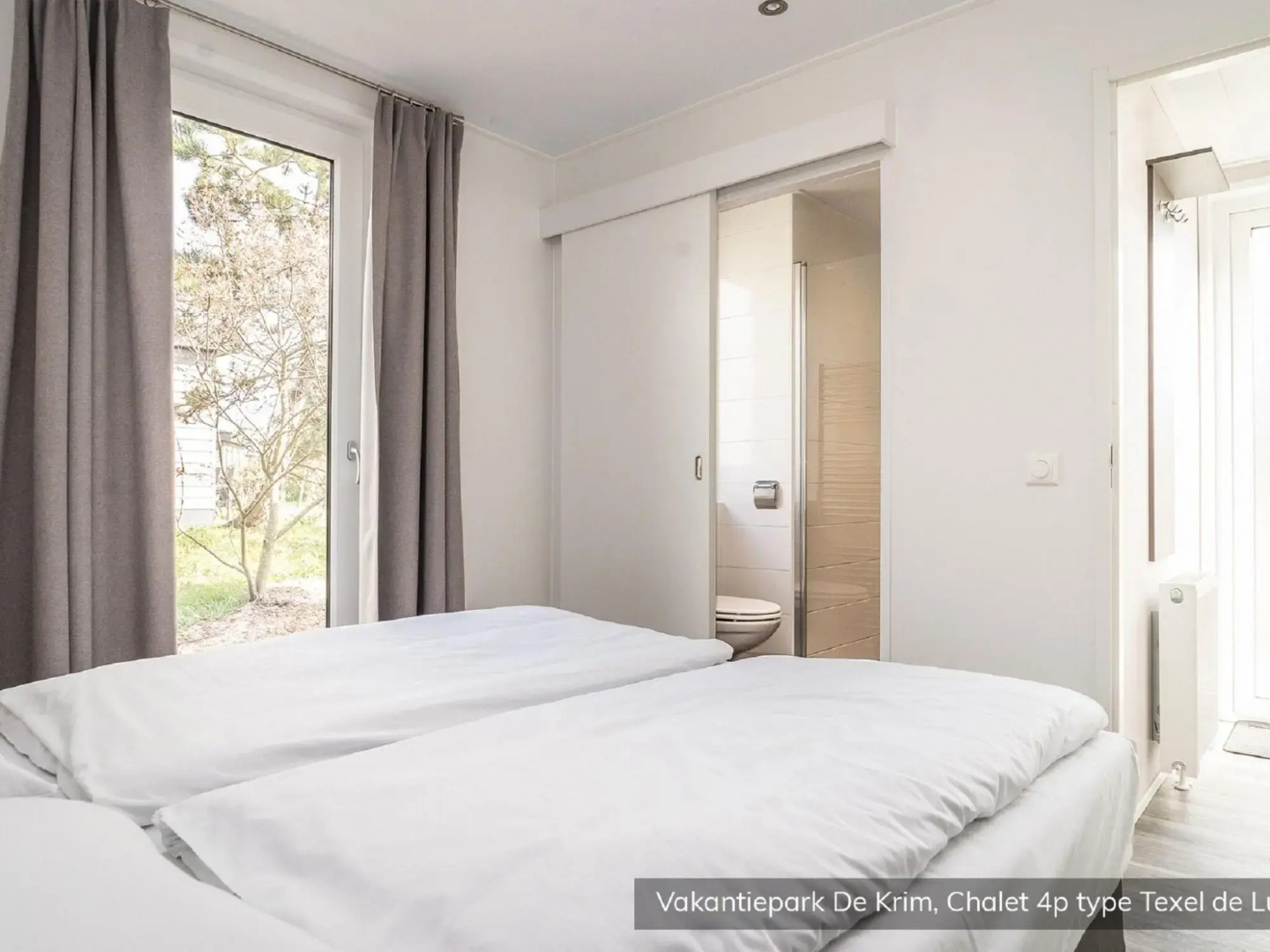 Luxury chalet with infrared sauna, on a holiday park, 2.5 km. from the beach