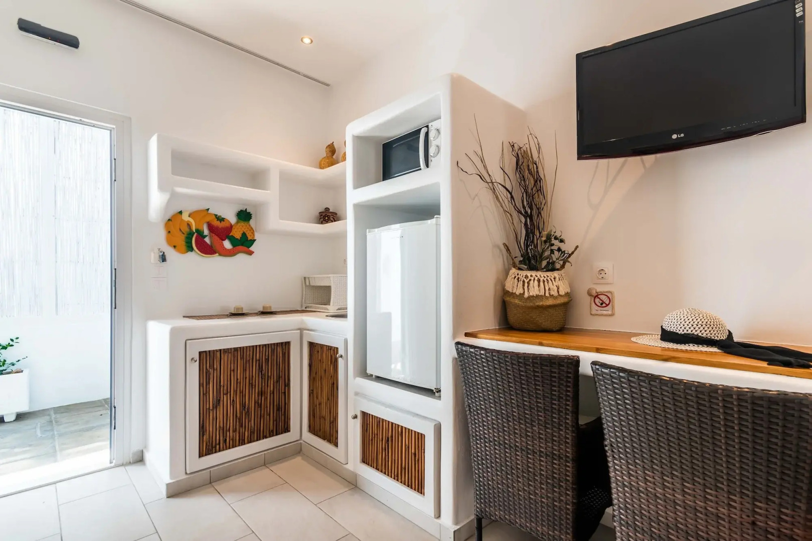 Niki Savvas Studio & Suites