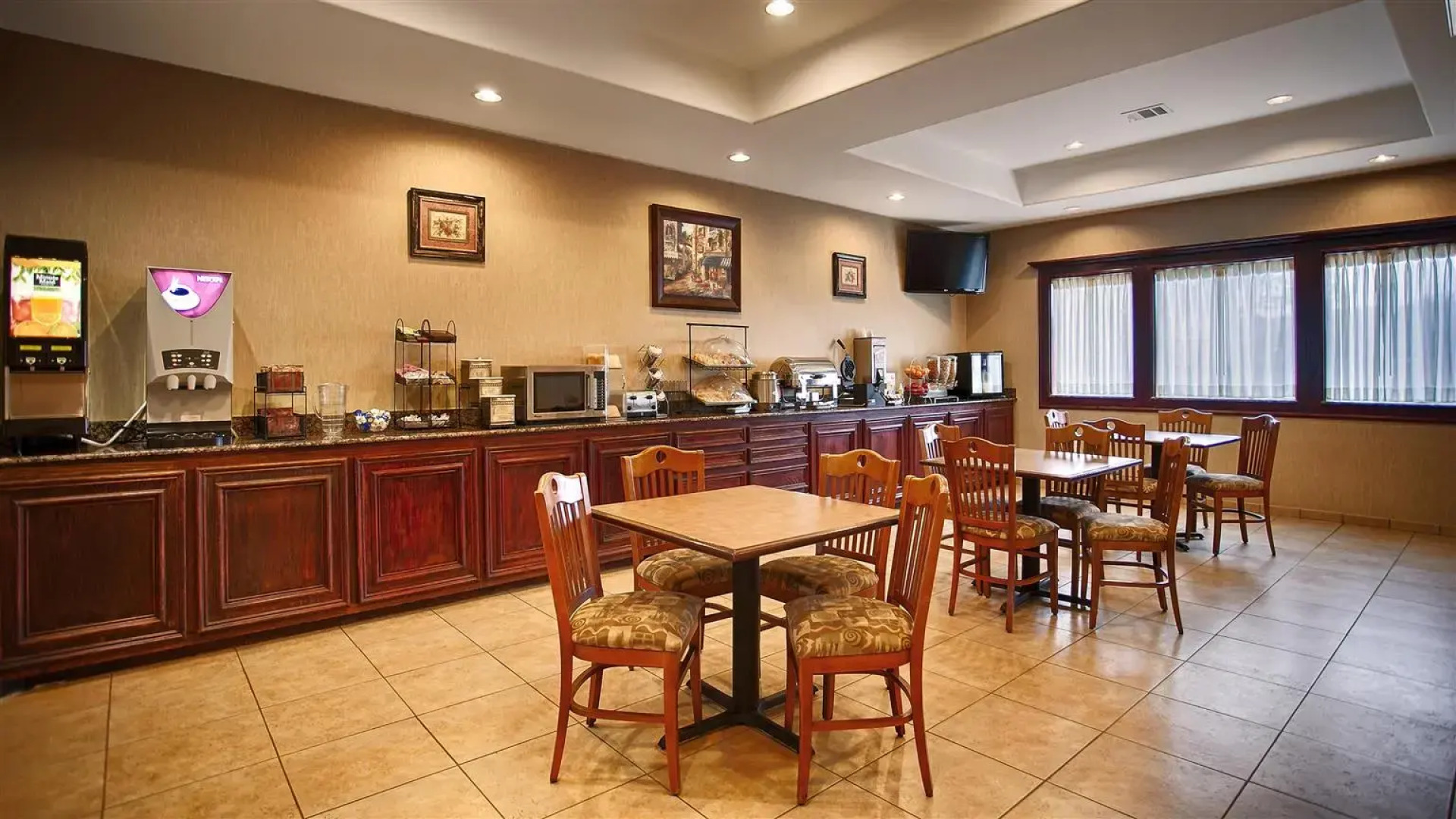 Best Western Lockhart Hotel & Suites