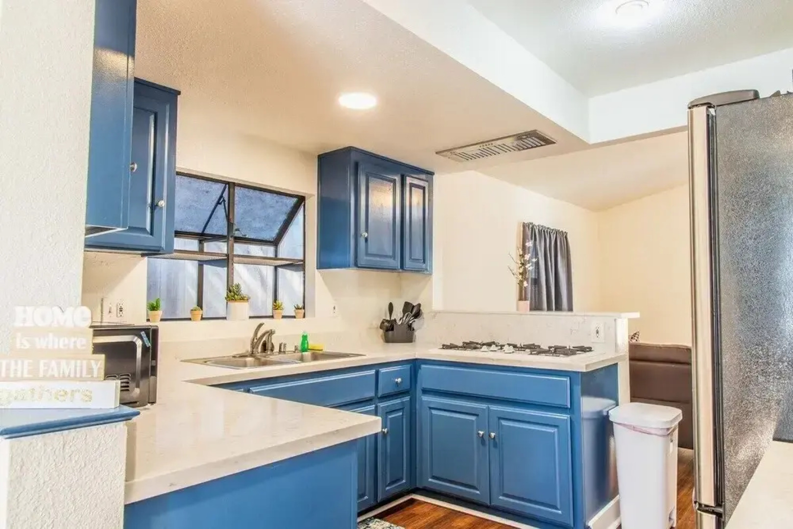 Cozy Oakland 2 Bedroom w/ Backyard