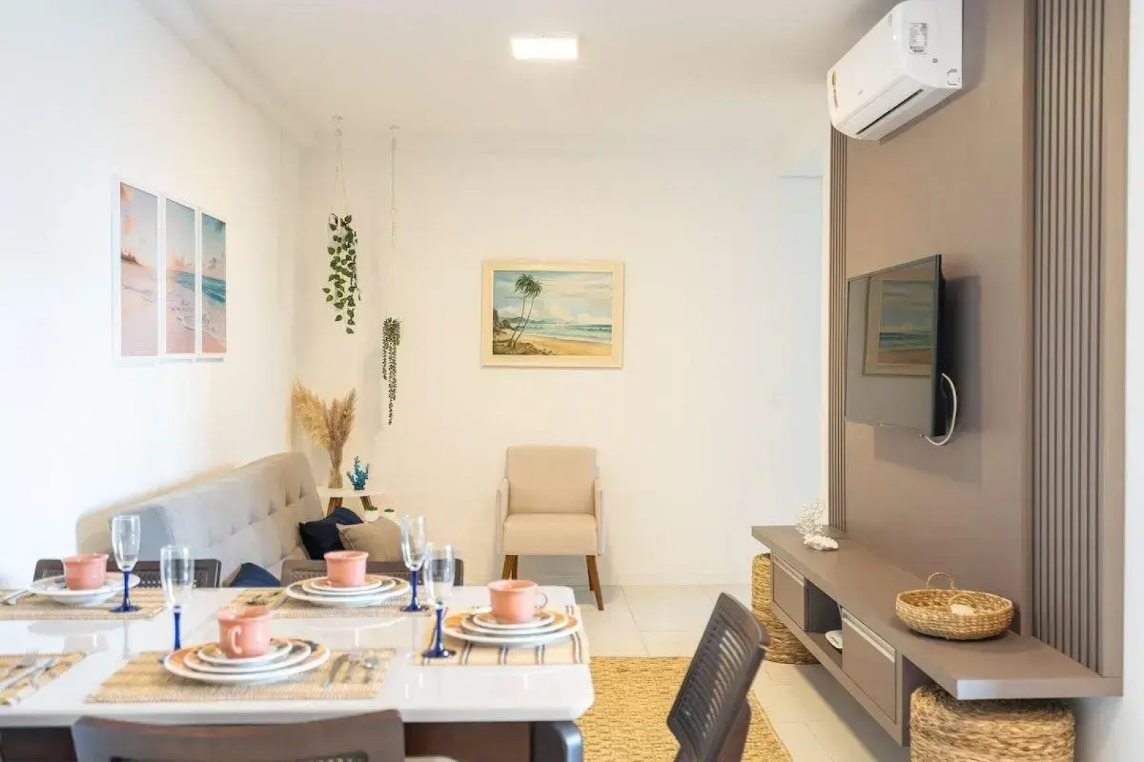 Apartamentos em Bal Piçarras 150 M DA PRAIA com SACADA, WI-FI, PISCINA, PORTARIA 24h, PLAYGROUND e vaga de GARAGEM