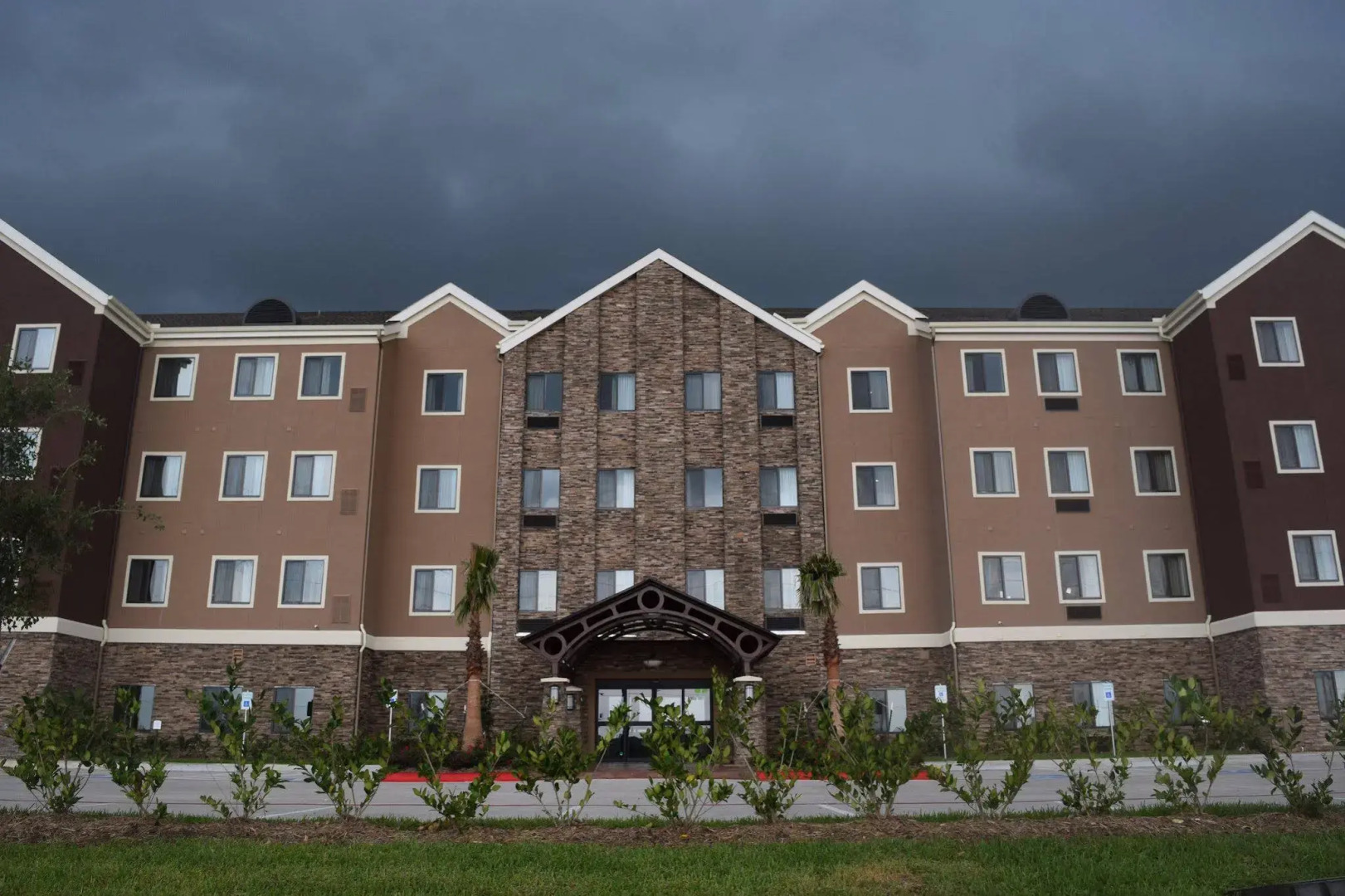 Staybridge Suites Tomball - Spring Area by IHG