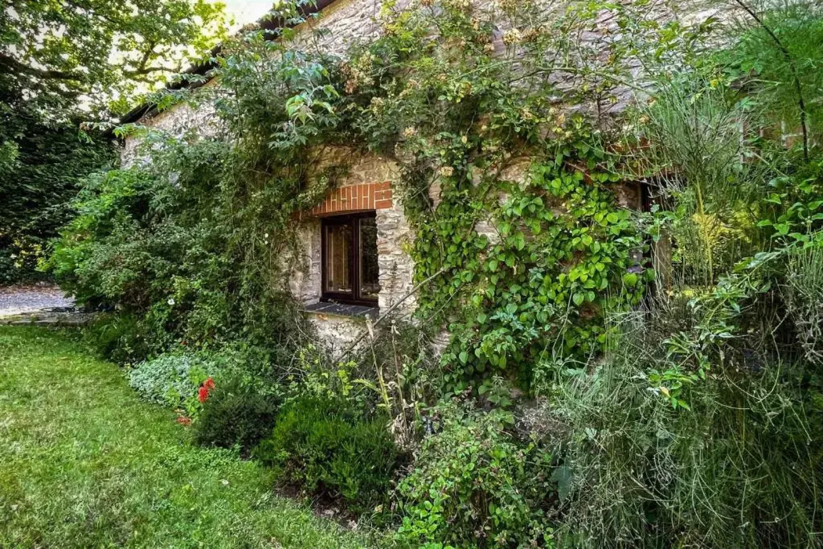 The Old Coach House - Converted Barn With Private Garden Parking and Fireplace