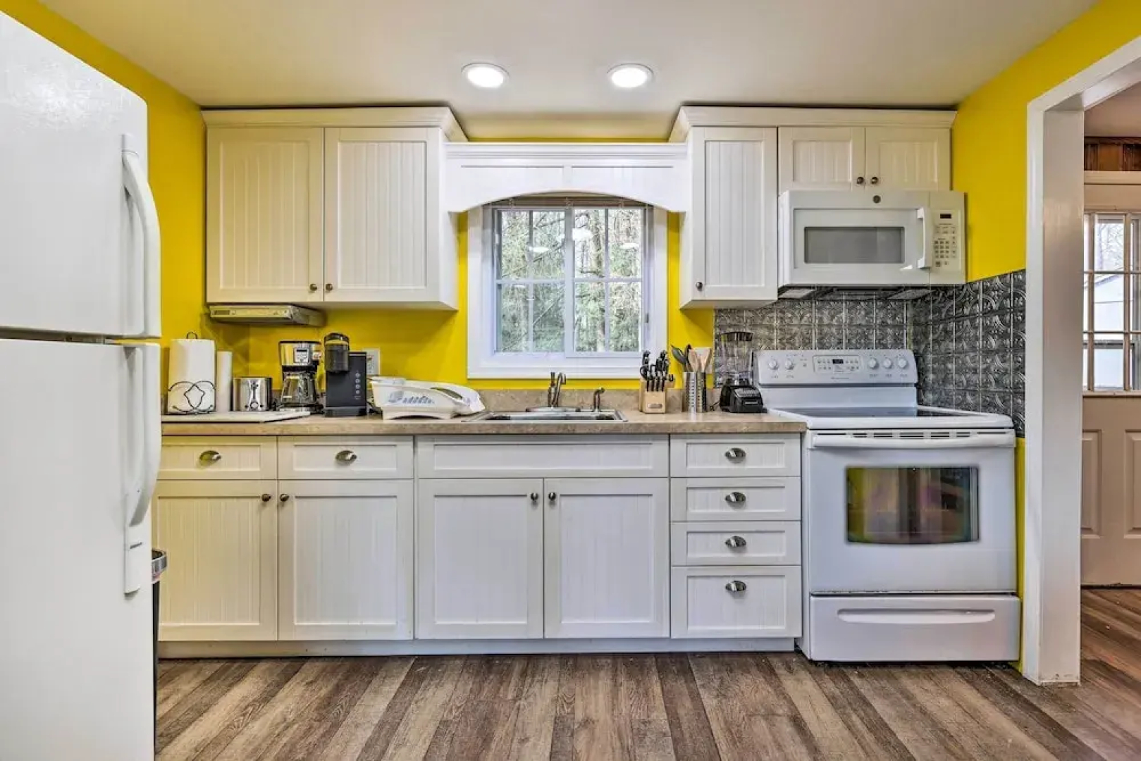 White Haven Lakeside Home w/ Kayaks & Fireplace!