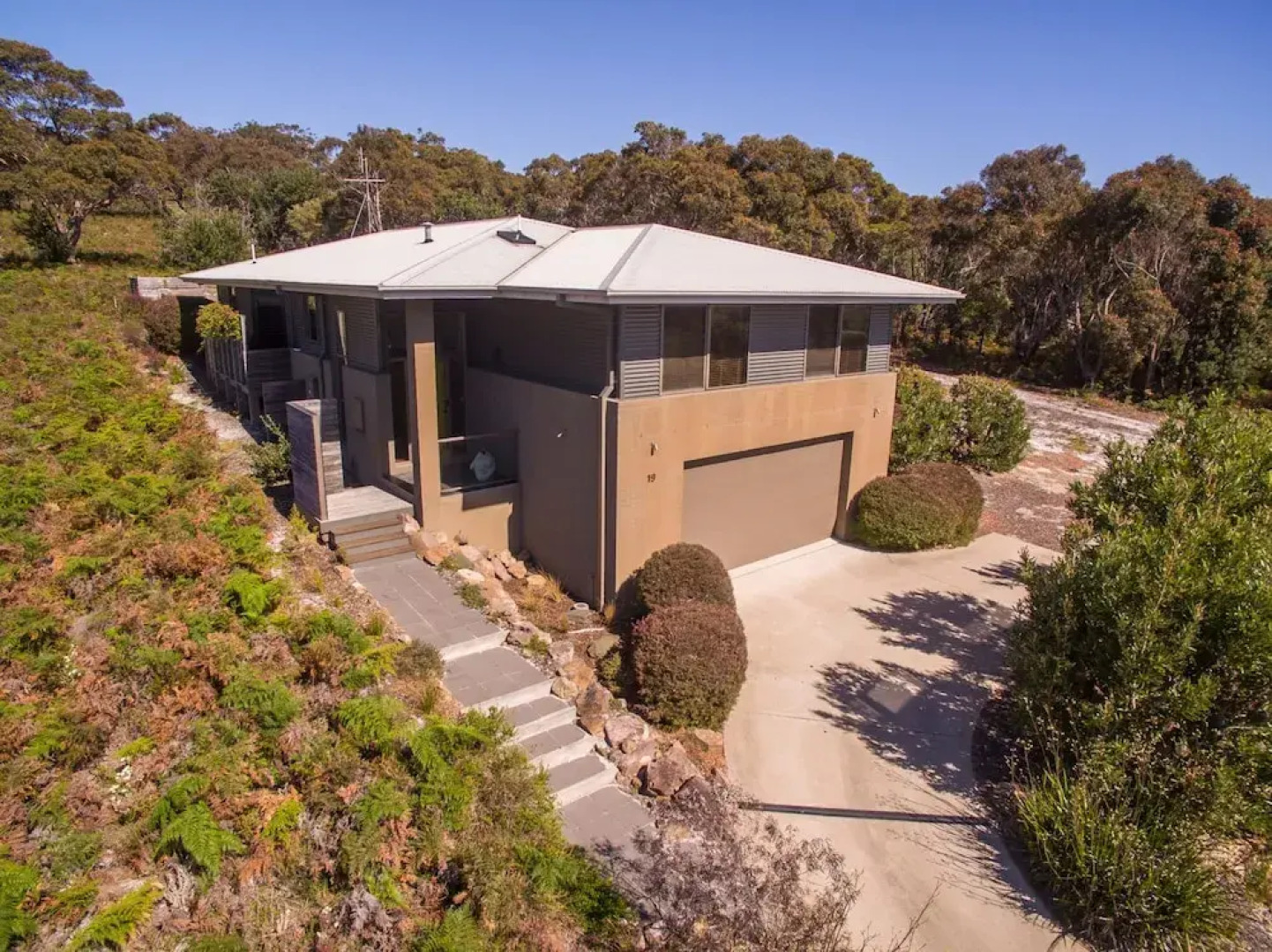 Tura Beachhouse in Dolphin Cove