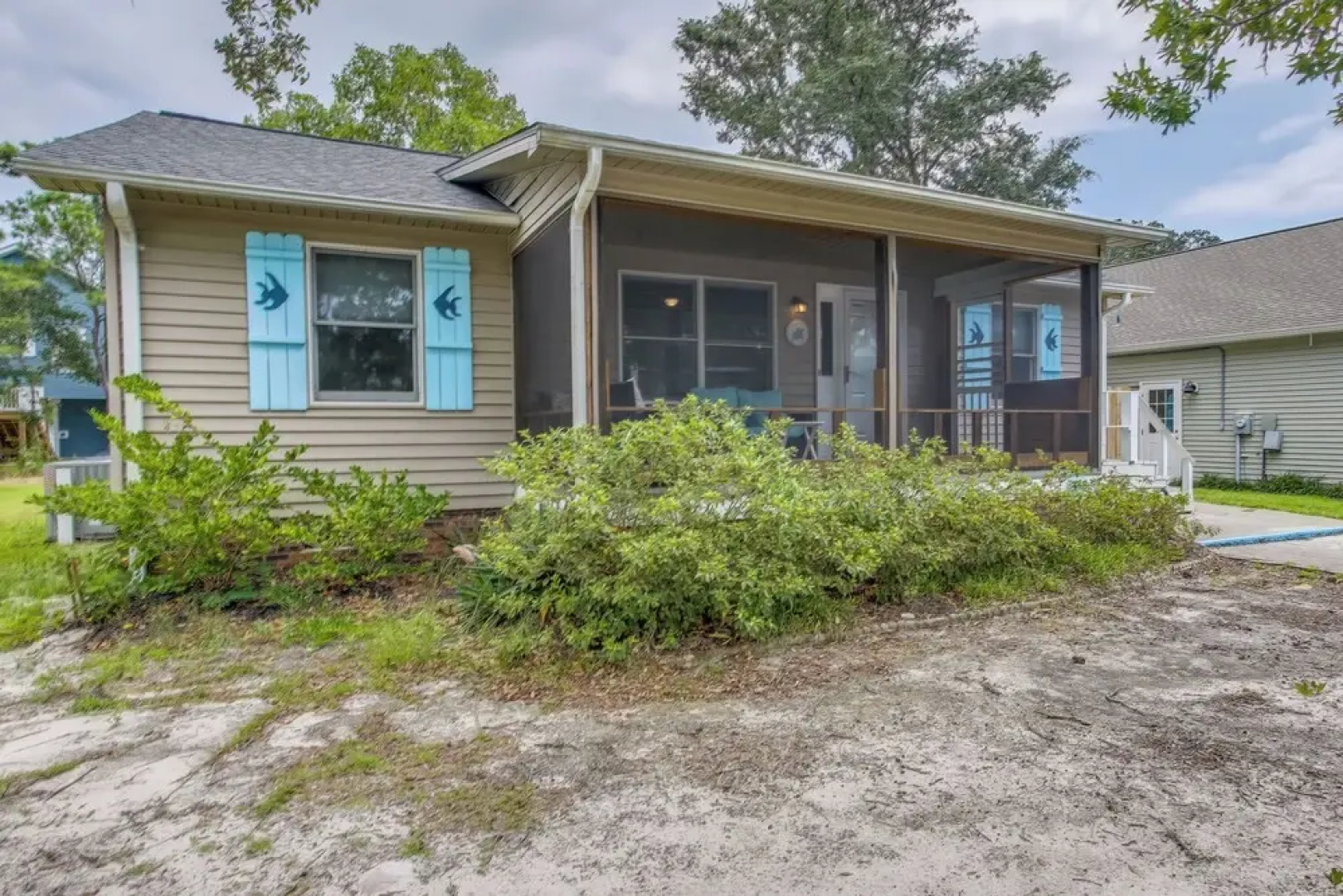 Dog-friendly Oak Island Rental - 1 Mi to Beach!