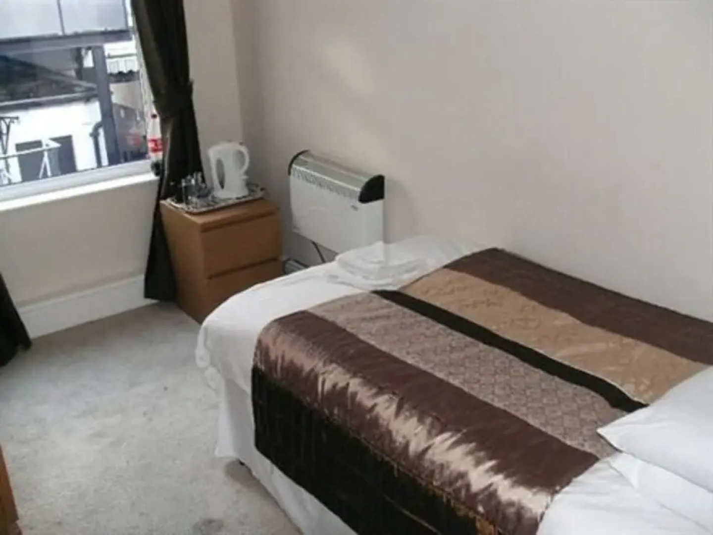 The Queens Head Hotel