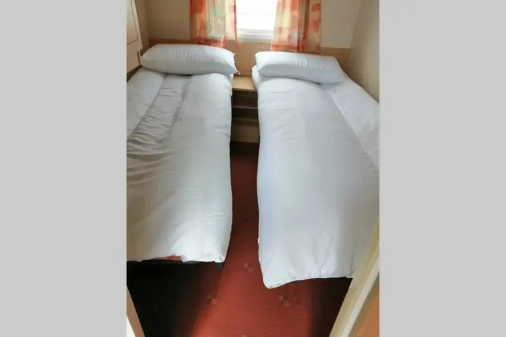 Beachside, Family-friendly, WiFi, 8 berth Caravan 133