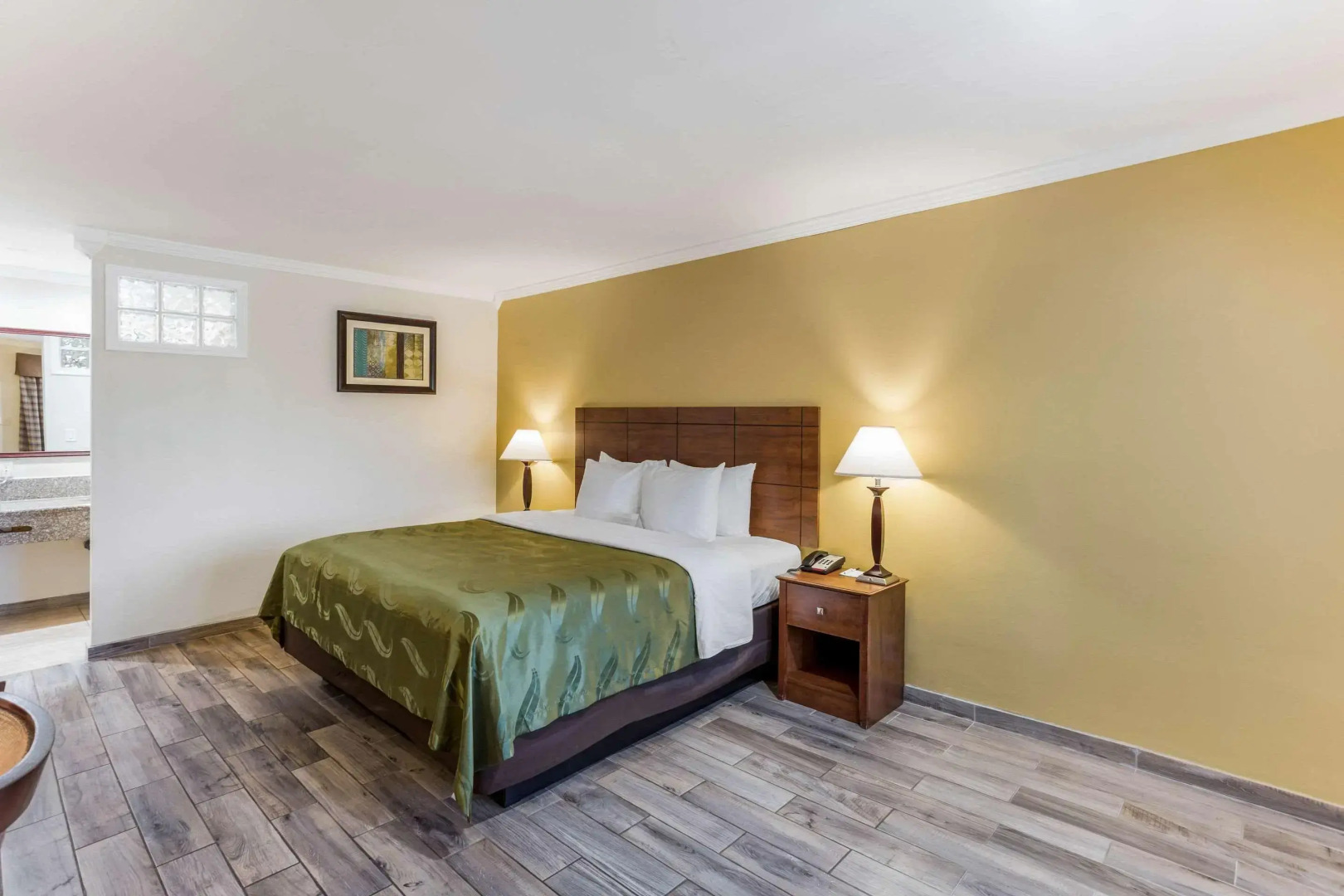 Mount Vernon Inn Escondido Downtown