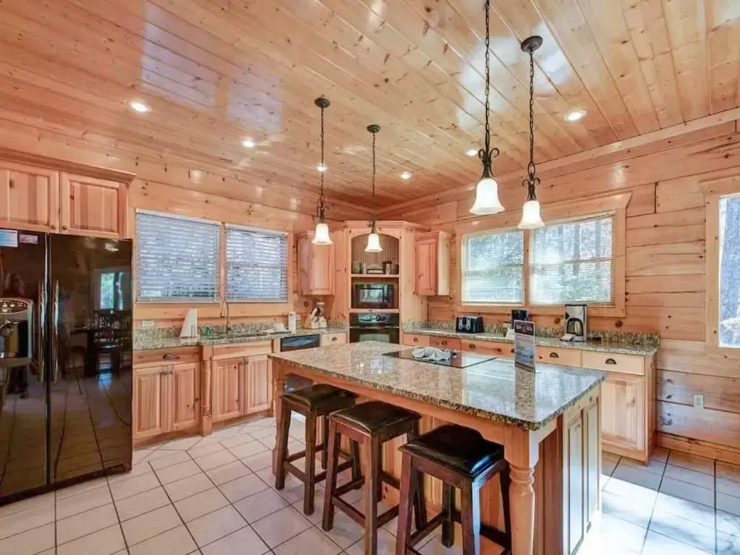 Unbridled Spirit 5 Bedroom Home with Hot Tub