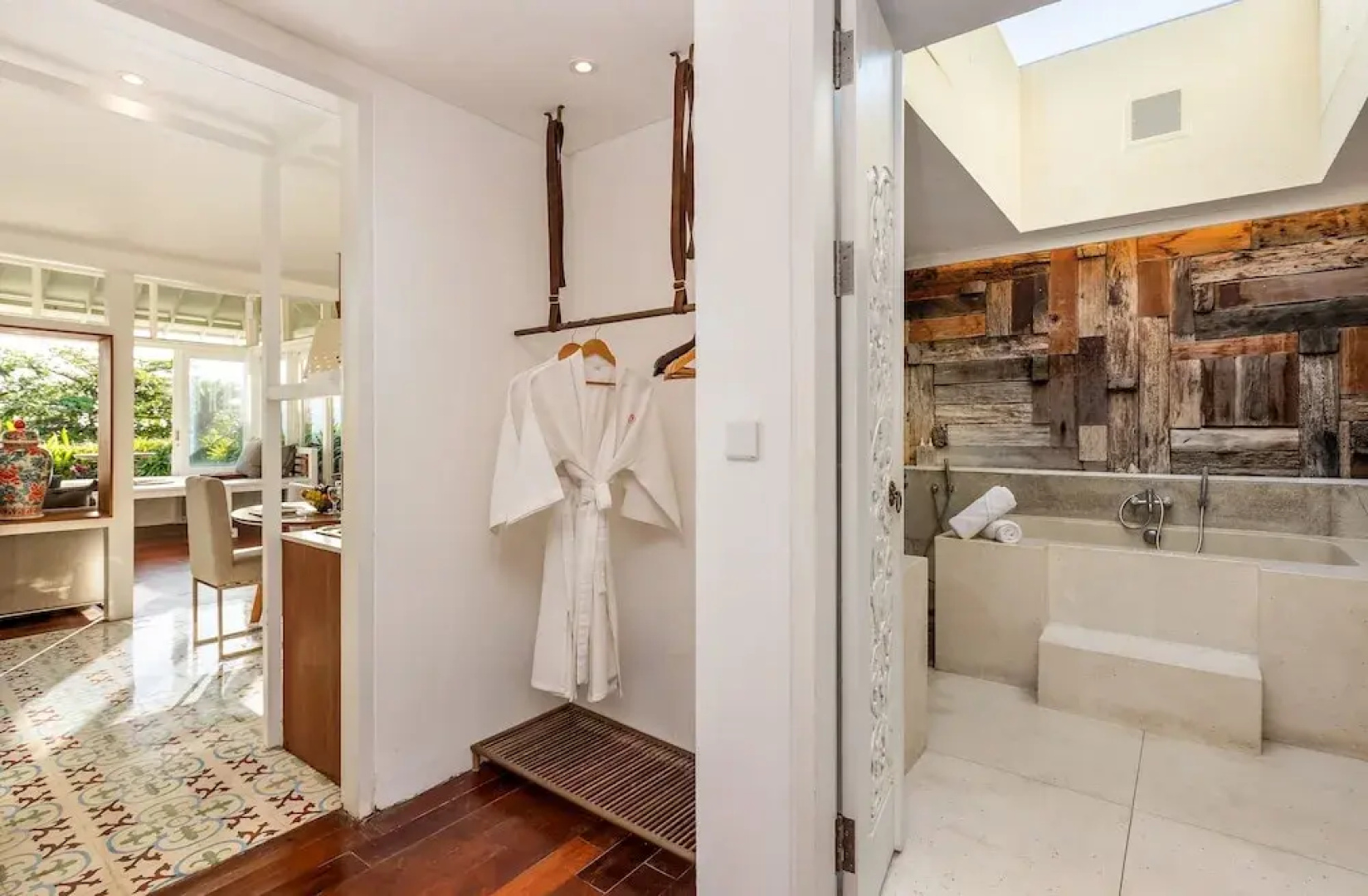 Exquisite Oceanfront 1 Br Villa in Seminyak