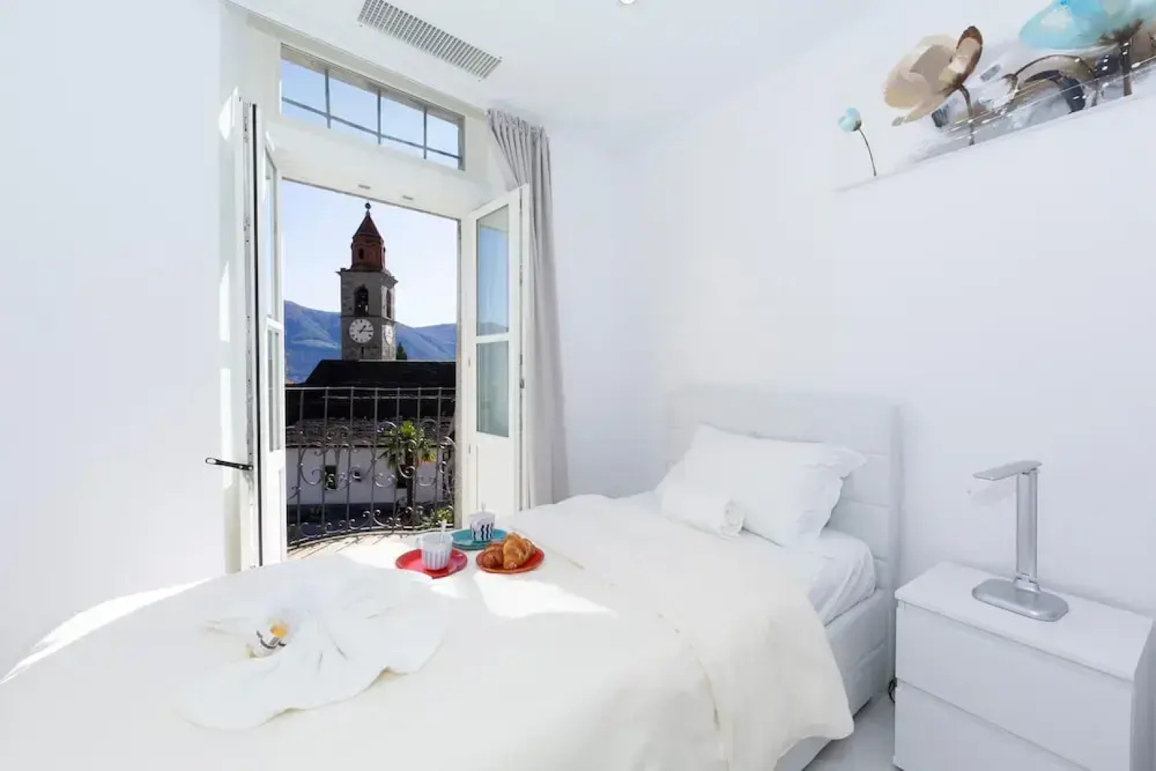 Yellow View Apartment