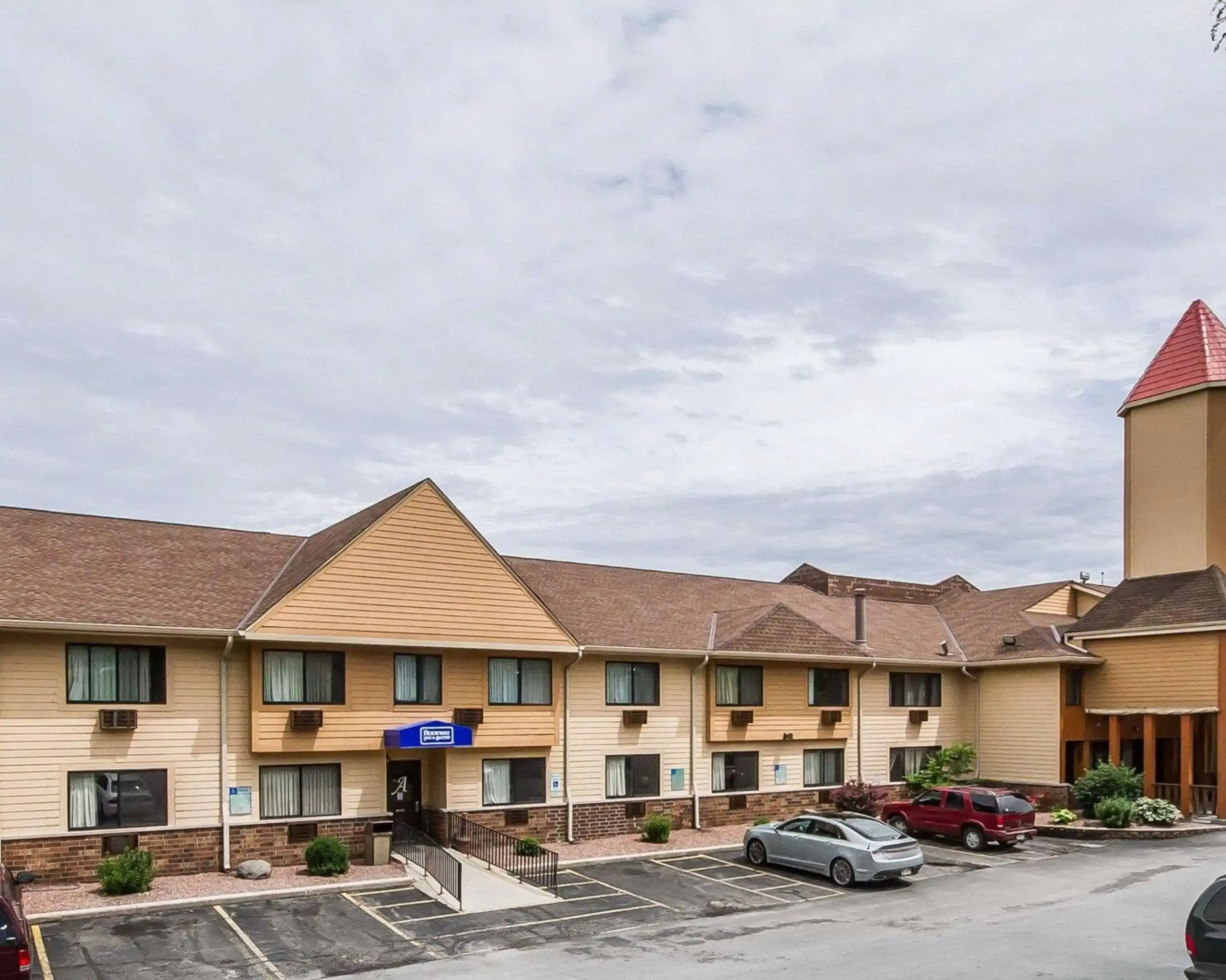 Rodeway Inn & Suites Madison East