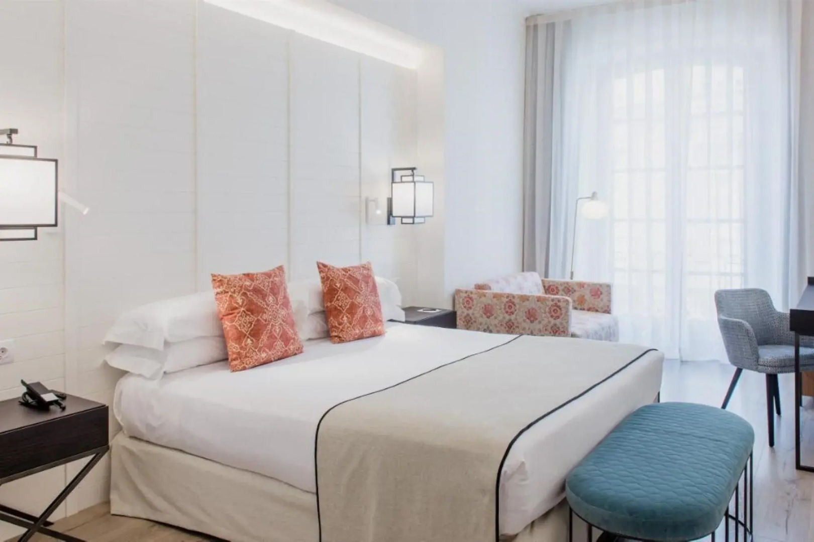 Отель Molina Lario