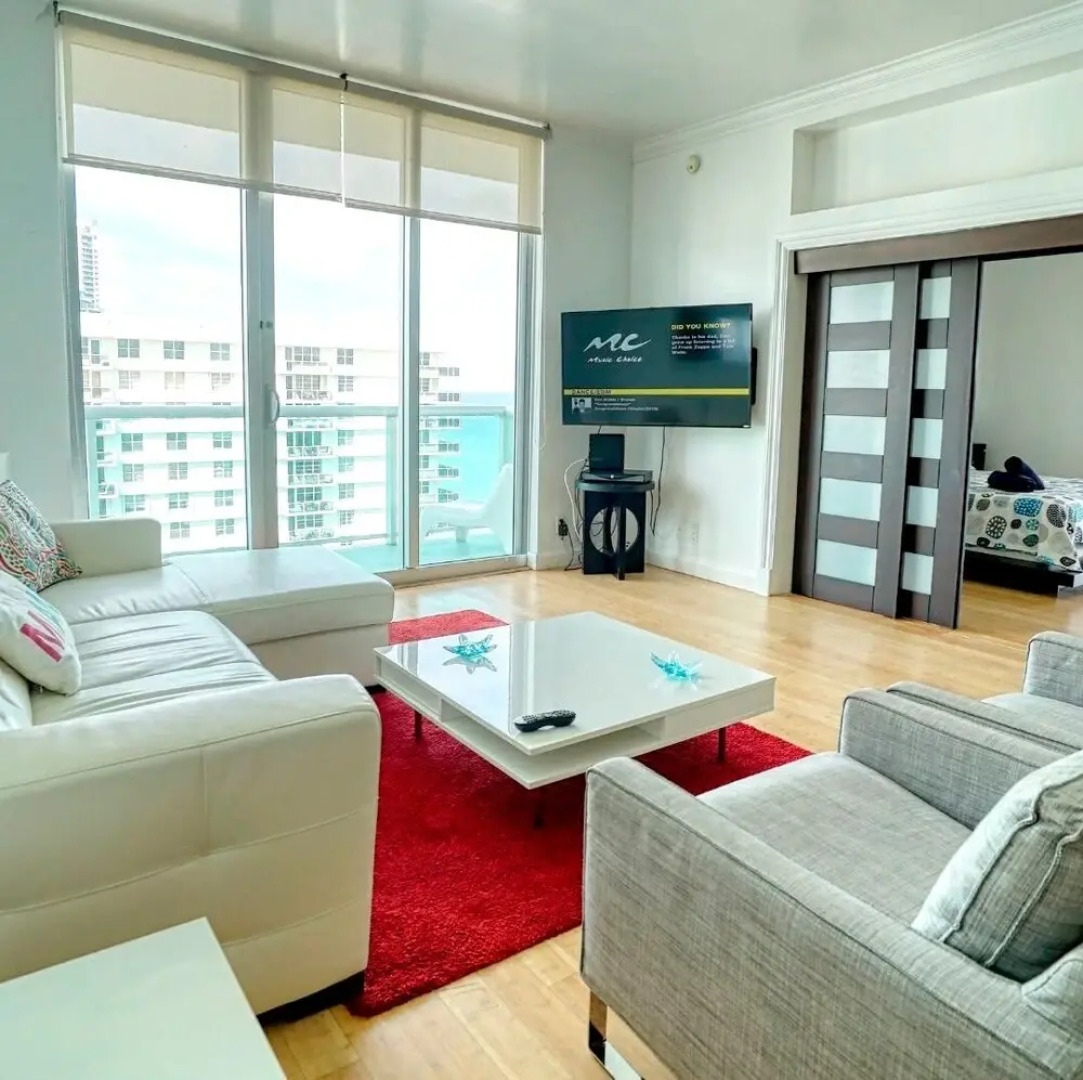 The Tides on Hollywood