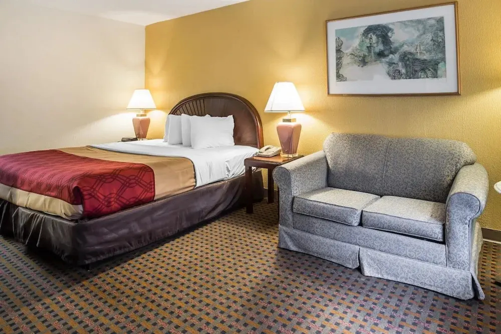 Econo Lodge Inn & Suites