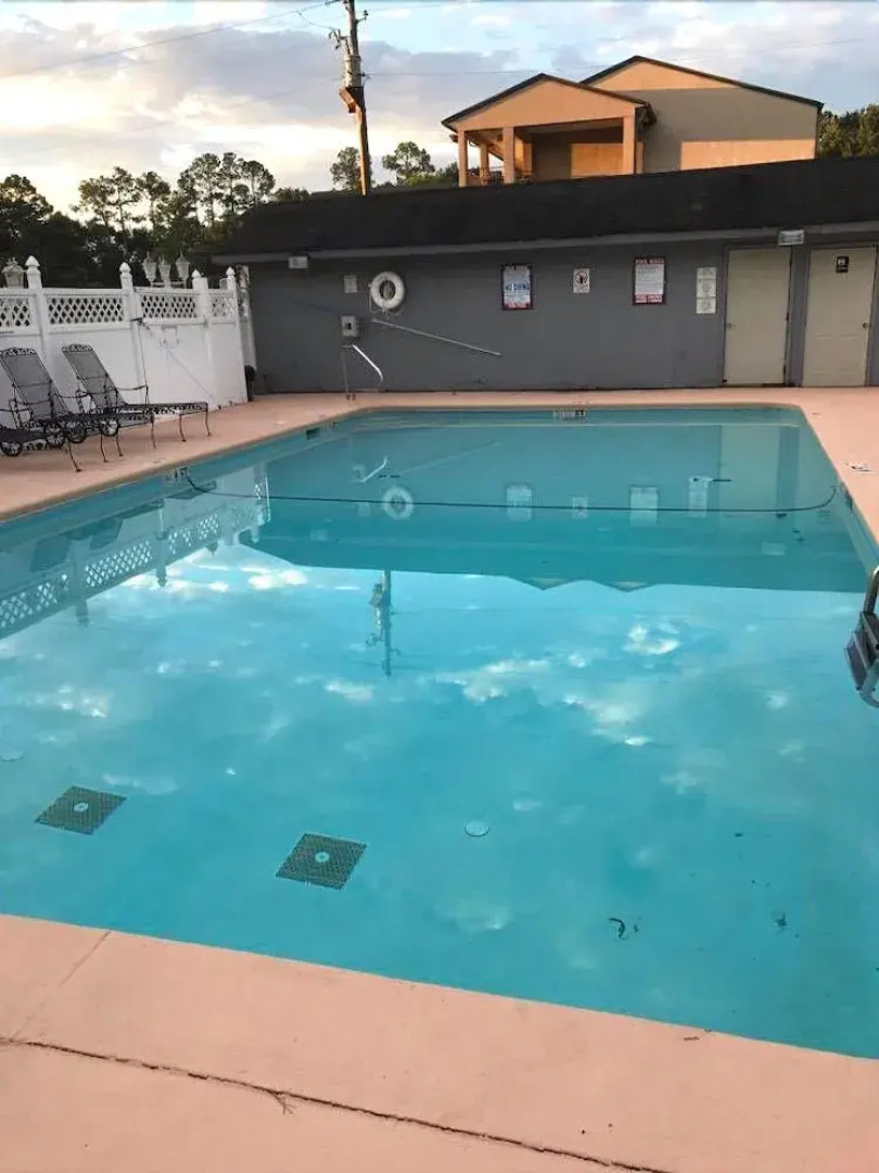 Budgetel Inn Suites Pine Mountain