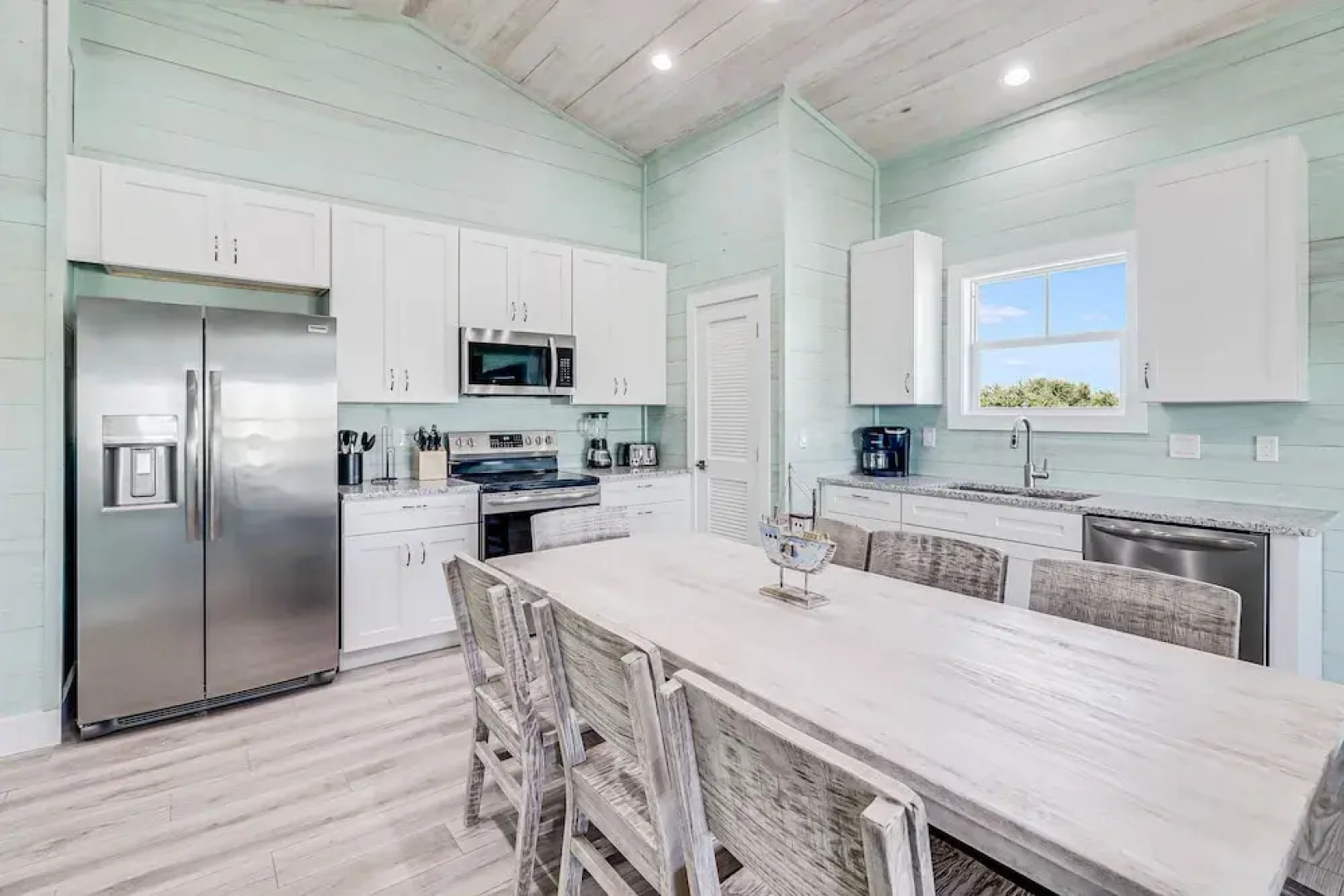 Casa Grande Sp131 5 Bedroom Home by RedAwning