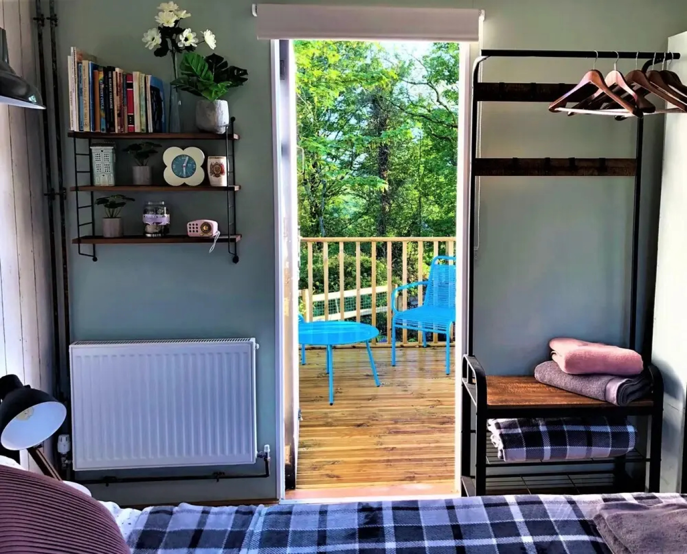 Unique 1+ bed Cabin, Parking and Private Garden