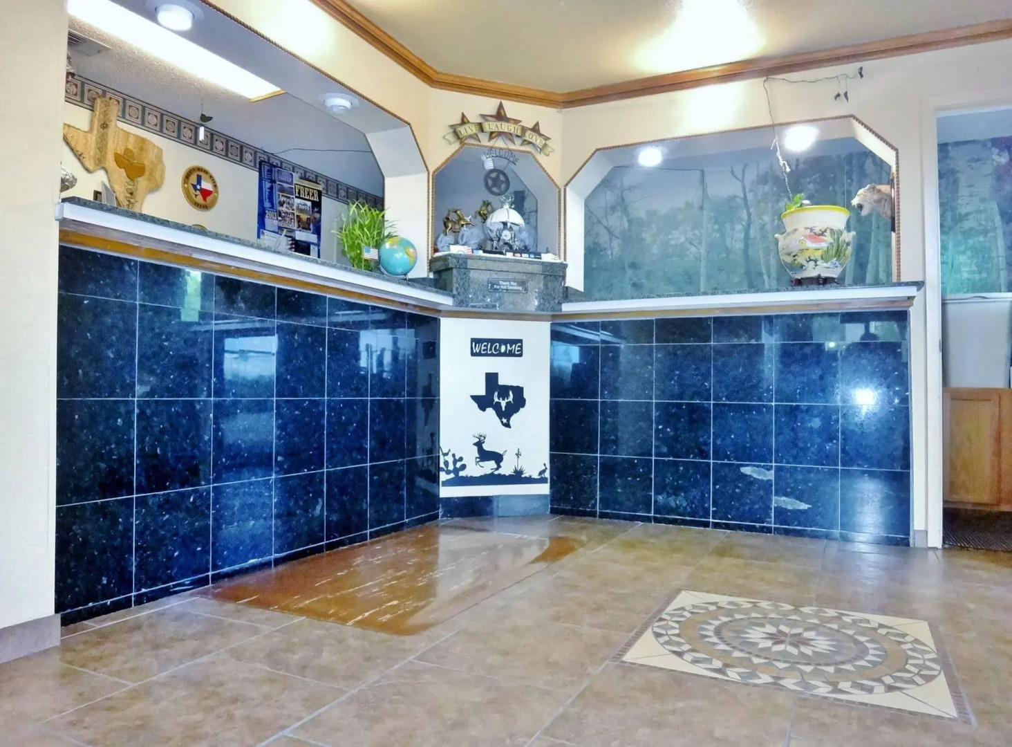 Freer Executive Inn and Studios