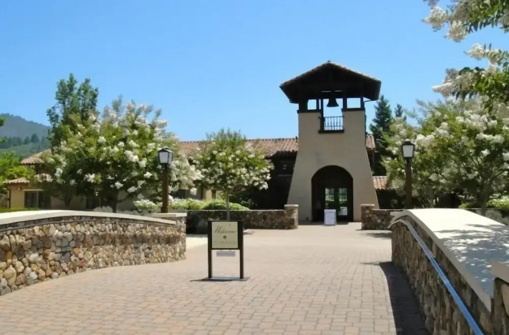 Wine-tasting, Light-filled And Kid-friendly House 5 Bedroom Home by Redawning