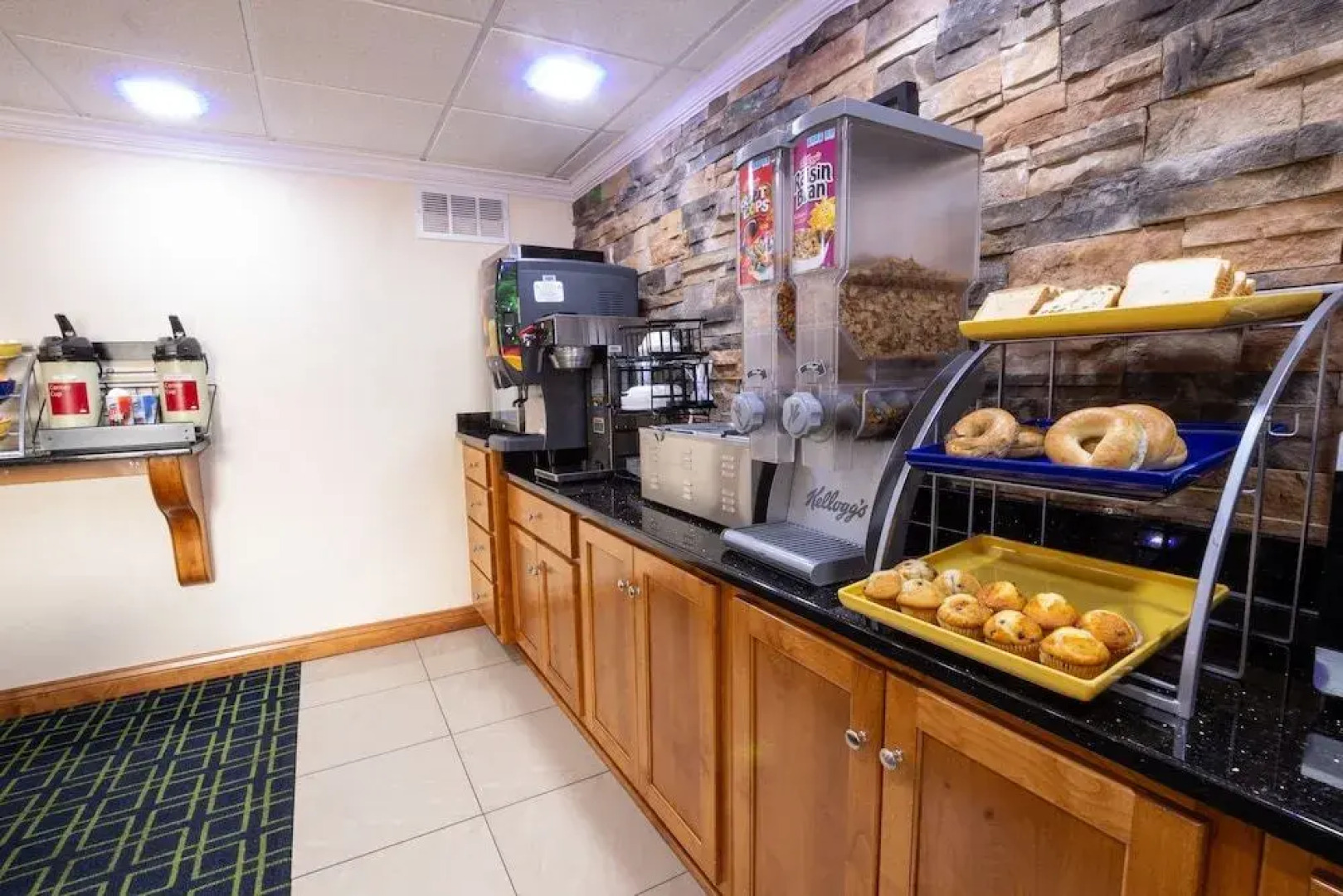 Days Inn & Suites Commerce