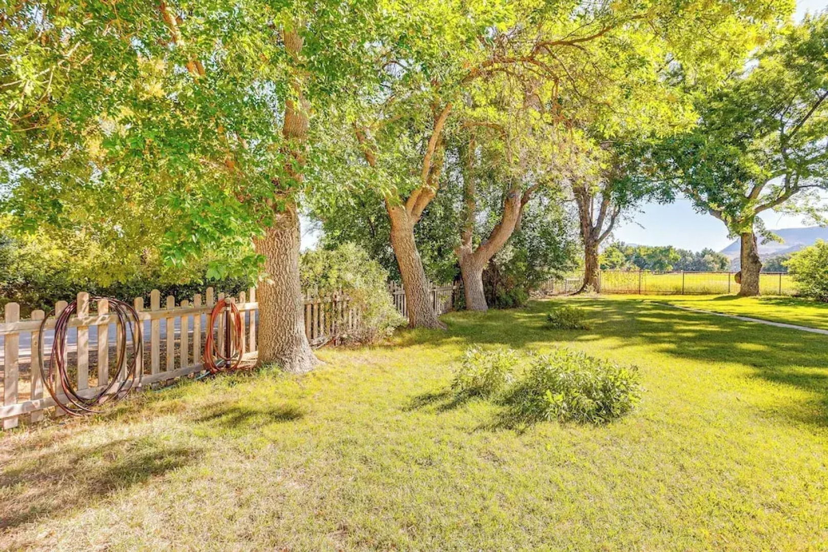 Patio & Mountain Views: Farmhouse in Mancos!