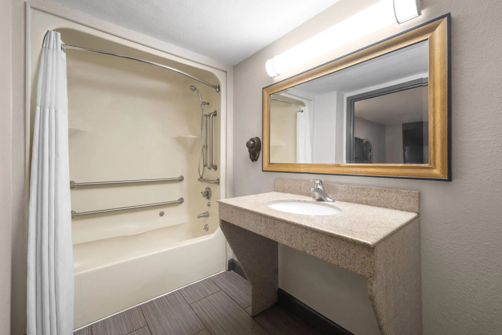 Days Inn by Wyndham College Park Airport Best Road