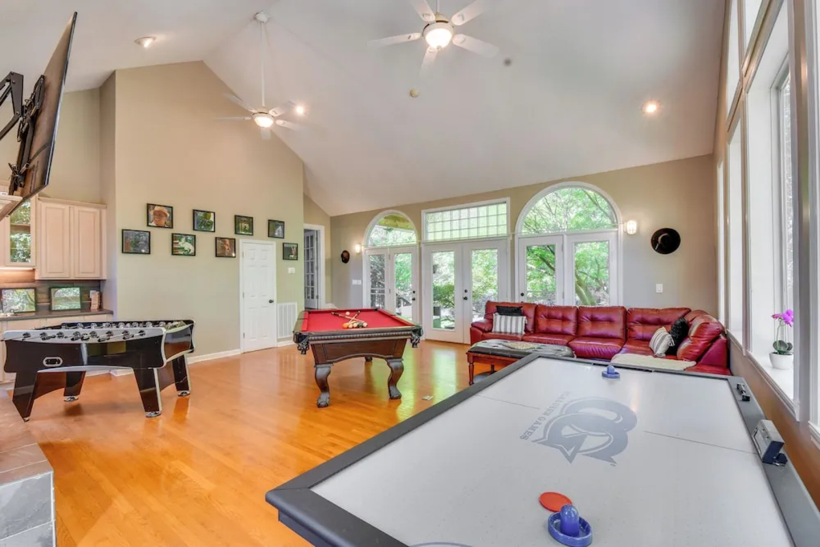 2 Mi to Clemson: Central Villa w/ Deck, Near Lakes