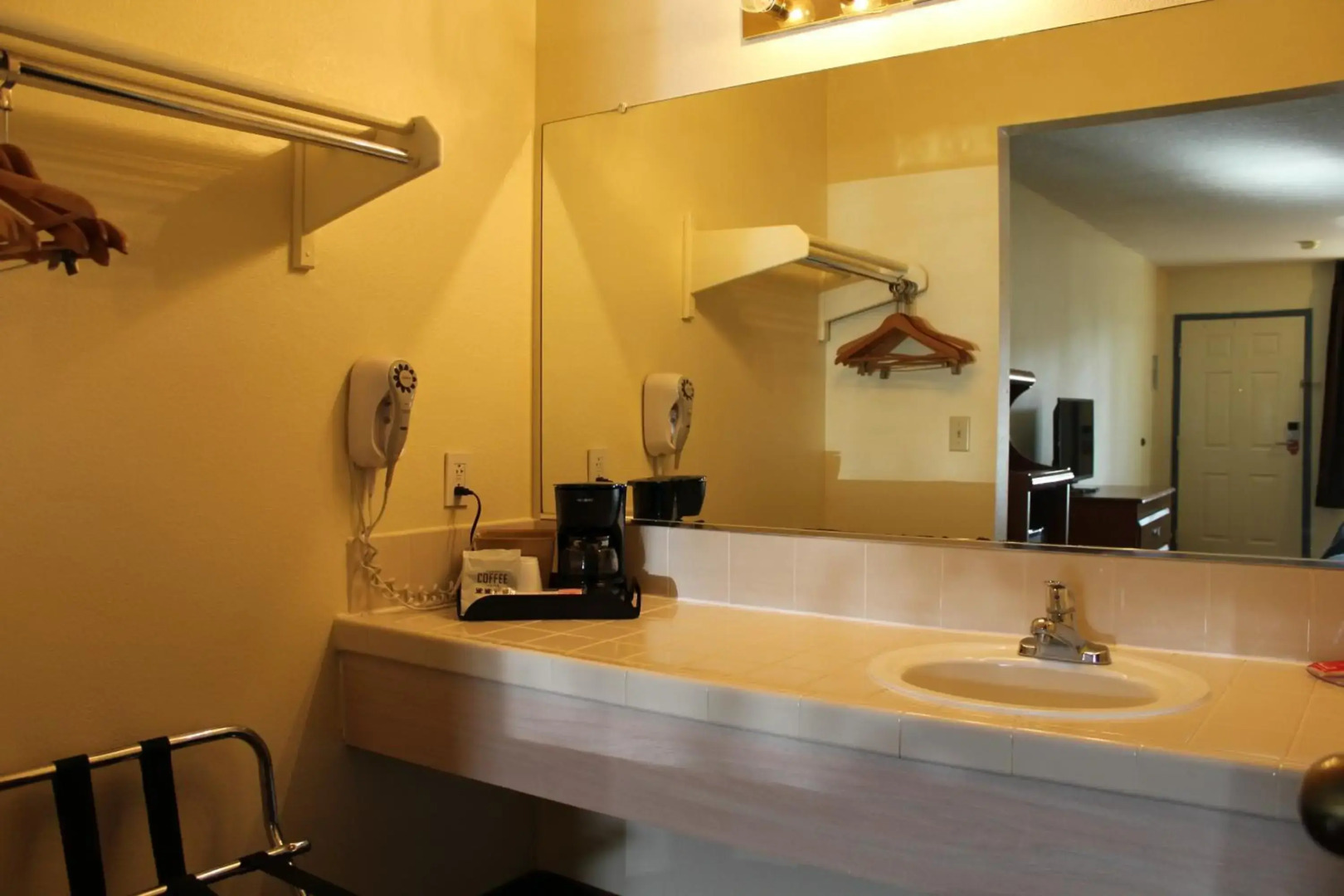 Econo Lodge Inn & Suites Lodi - Wine Country Area