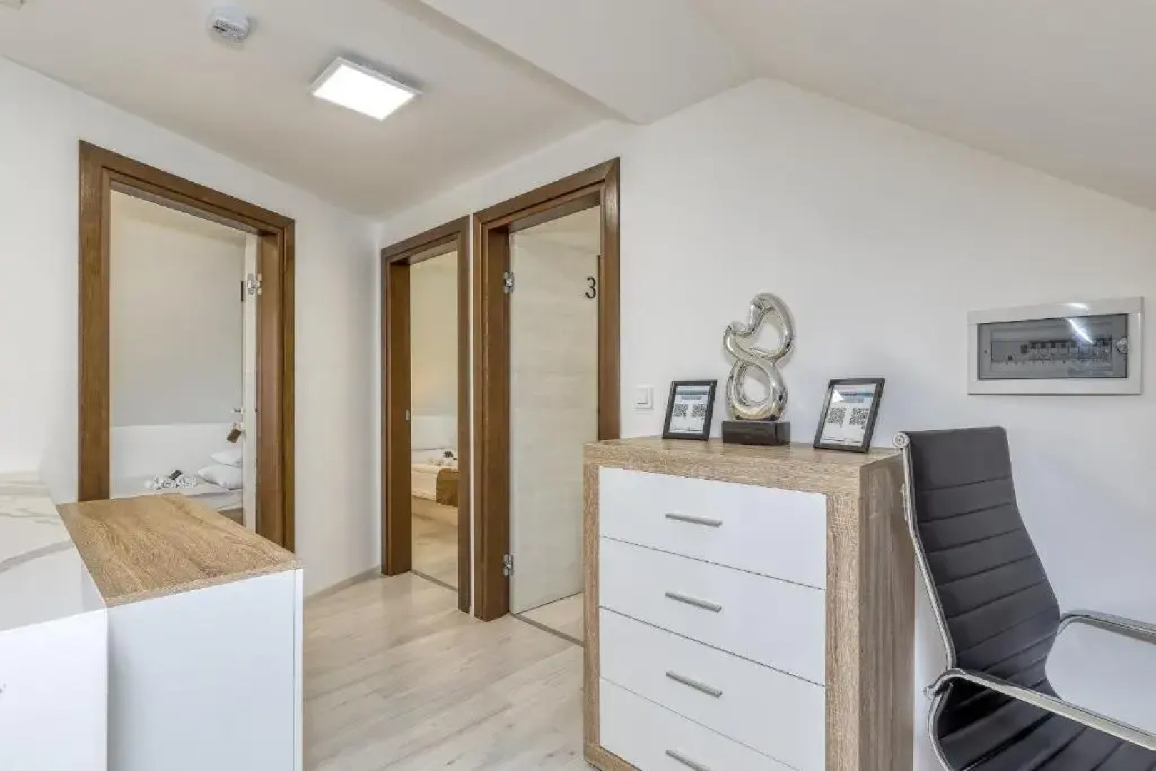 Pool & Whirlpool Villa Art Four