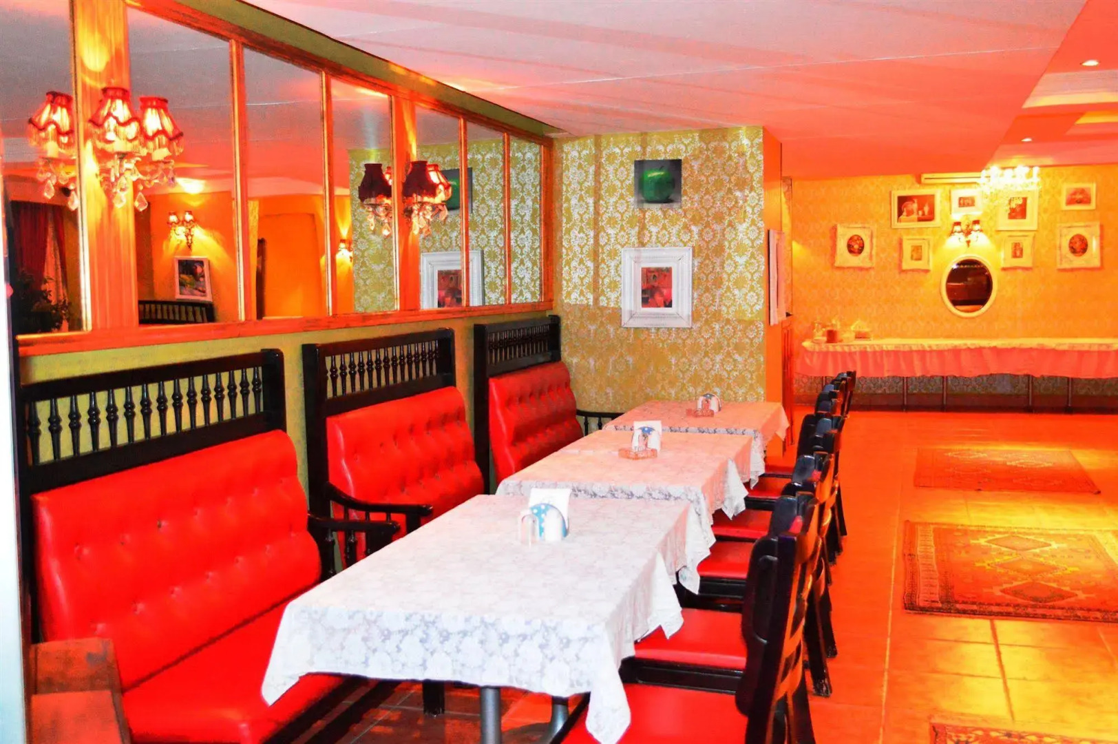 Gondola Hotel and Suites