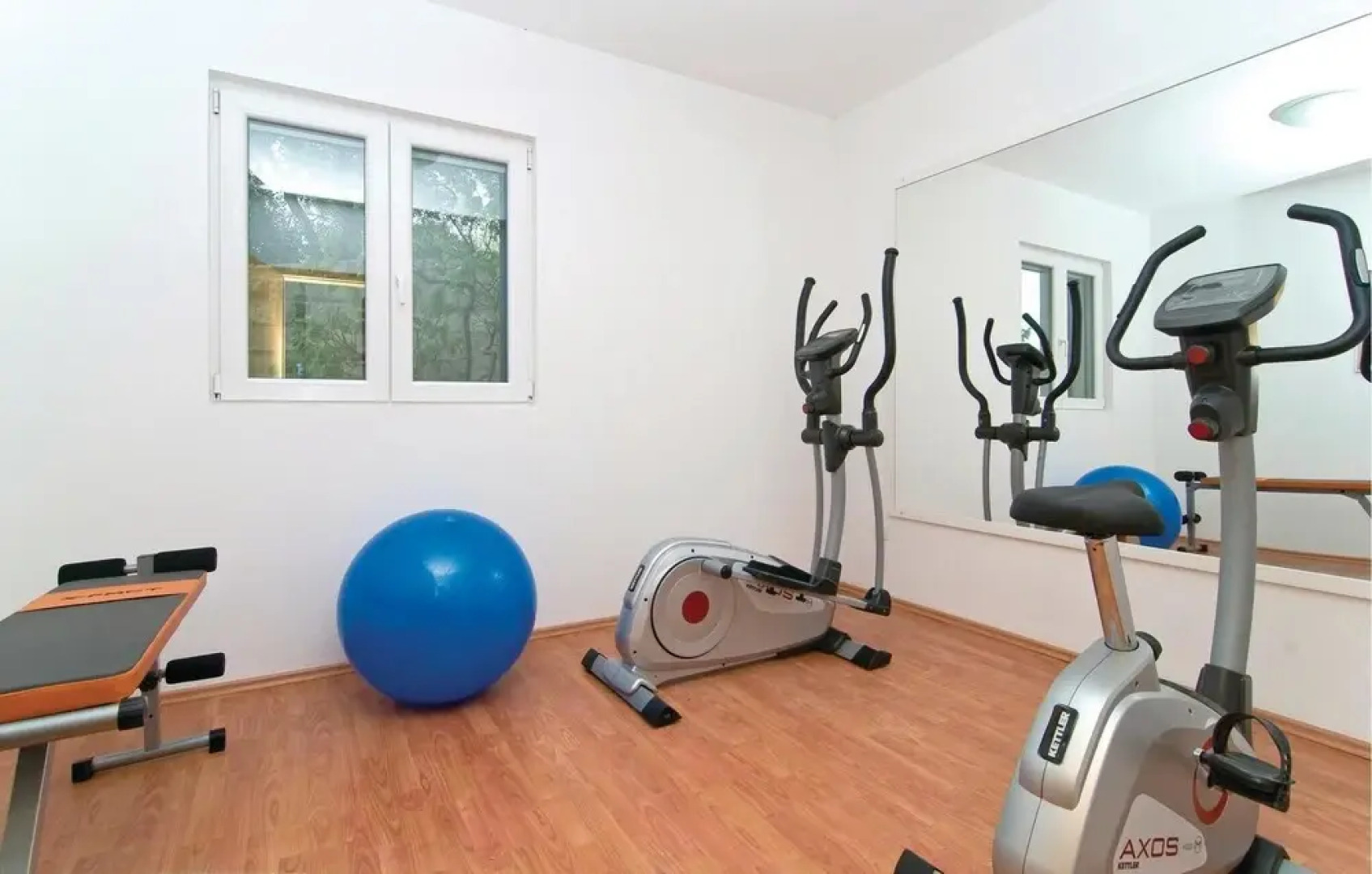 Amazing Home in Makarska With Wifi and 6 Bedrooms