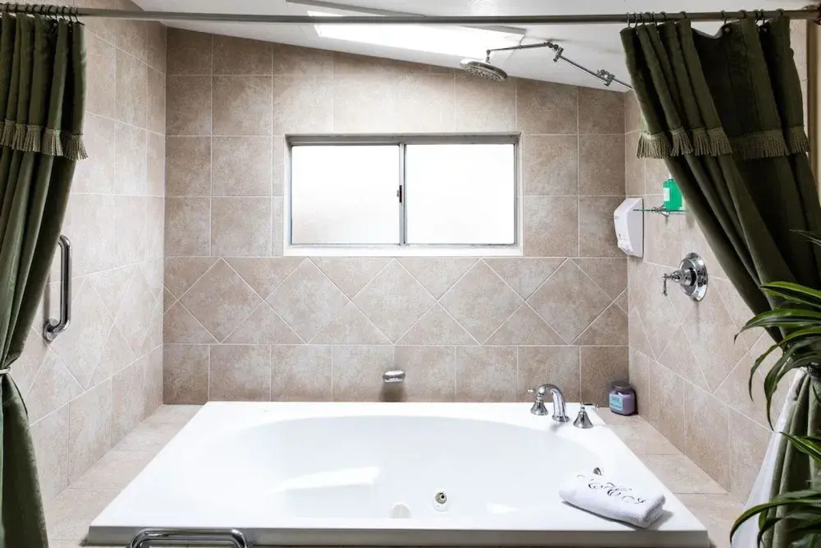 Headlands Inn Bed & Breakfast