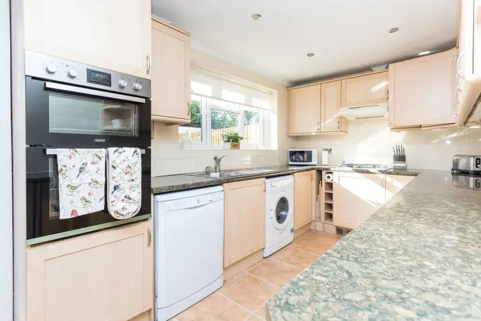 Fabulous 3-bed House, Close to Station