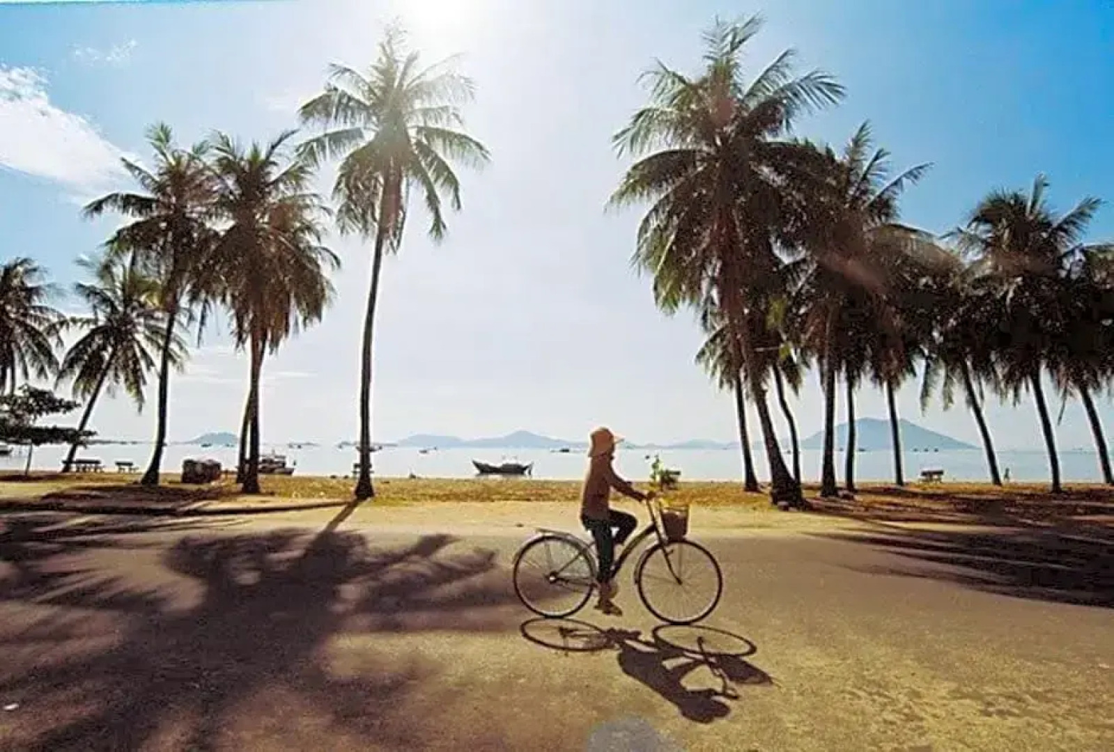 Lê Tùng Hotel - Vạn Giã