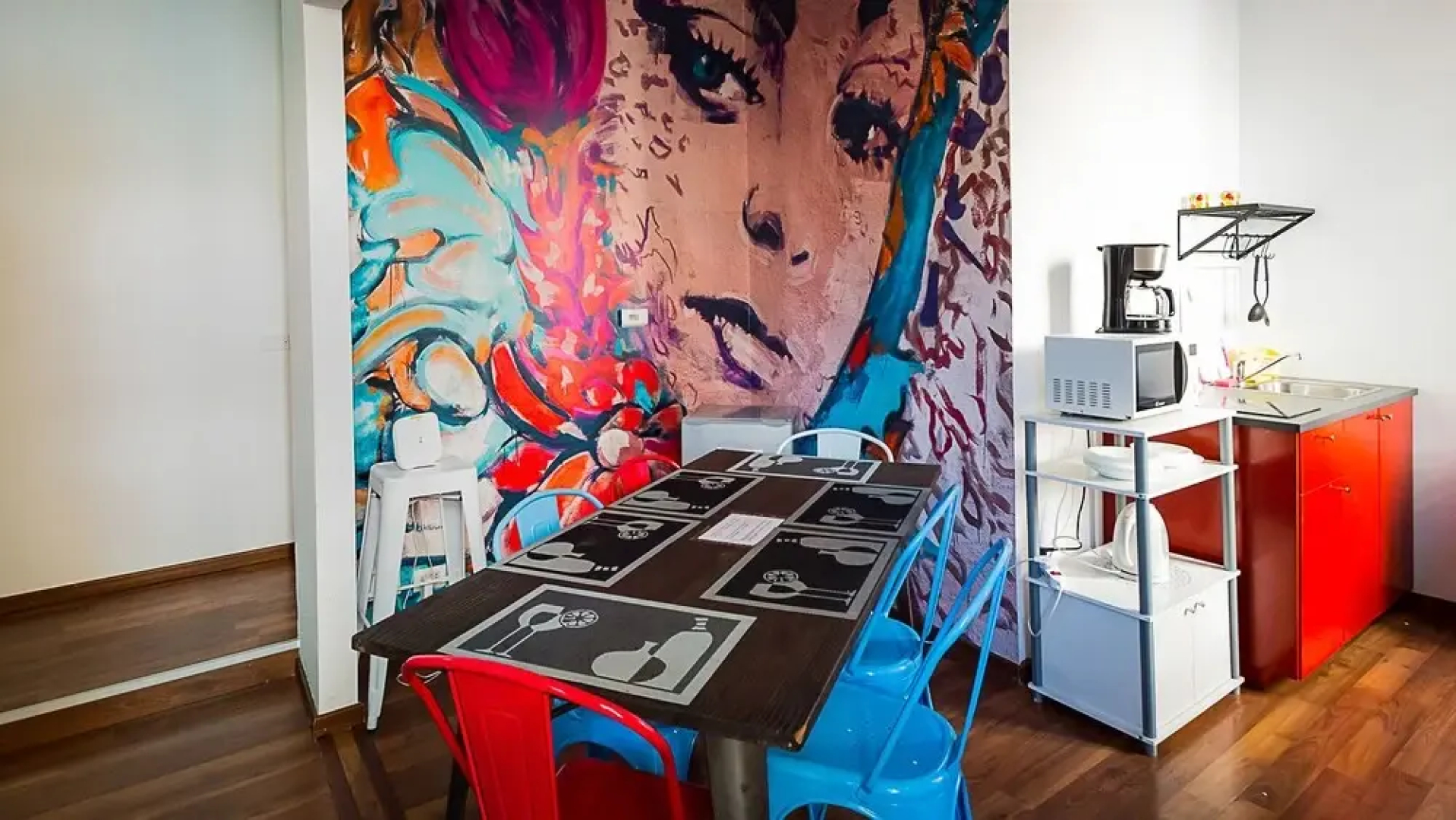 Backpackers Piramide - Hostel