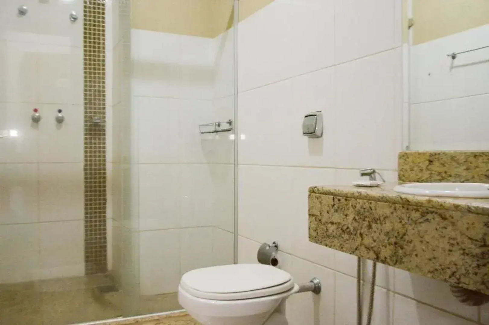 BOMBONATO HOTEL - Fácil Acesso ao Aeroporto e parque de Exposições ABCZ